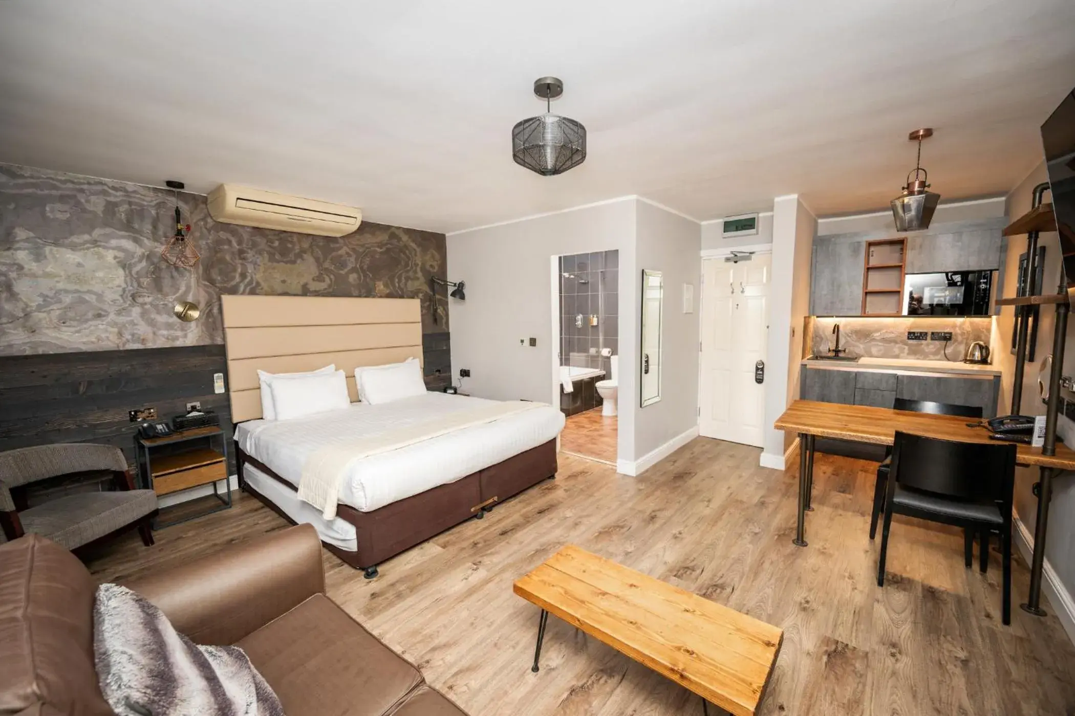 Bed in The Studley Hotel Bed in The Studley Hotel