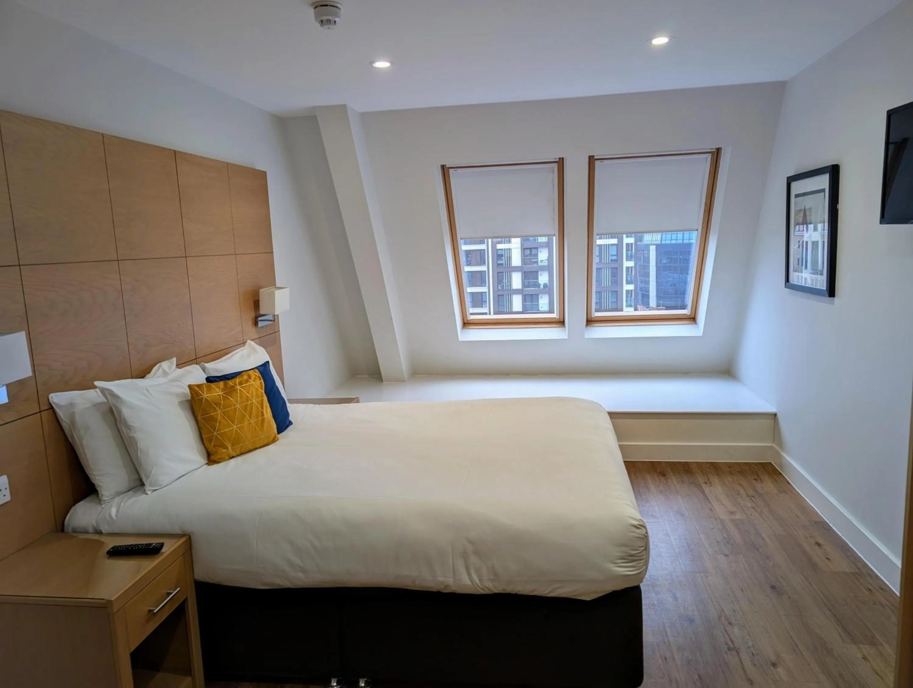 Bedroom, Bed in House of Fisher - 100 Kings Road