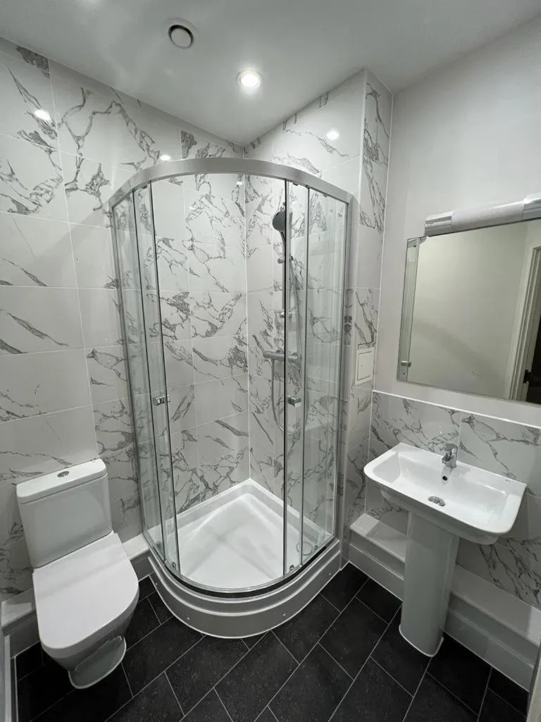 Shower in House of Fisher - 100 Kings Road