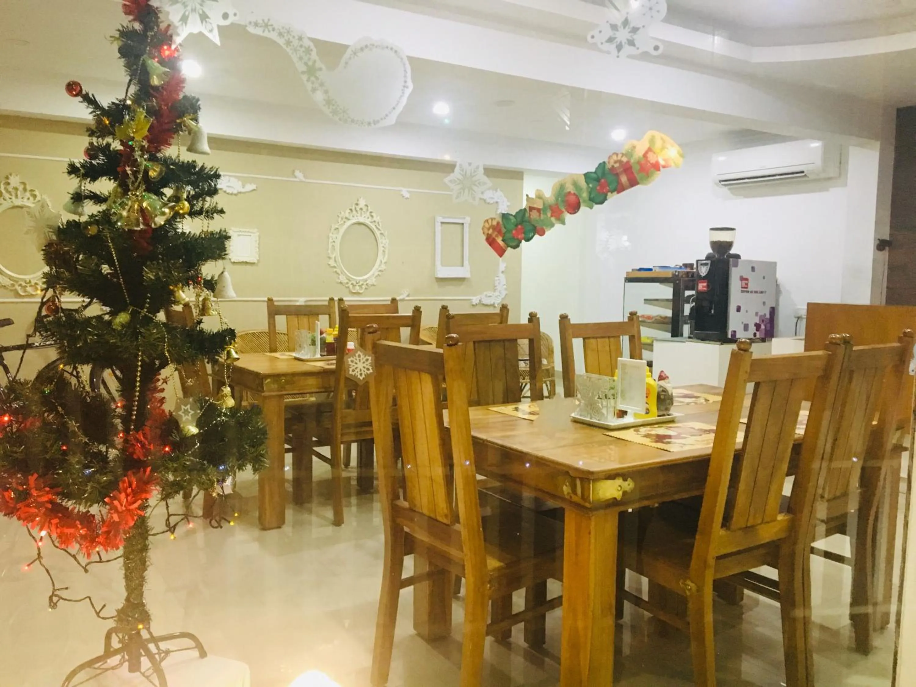 Restaurant/places to eat in Daffodils Spice Court