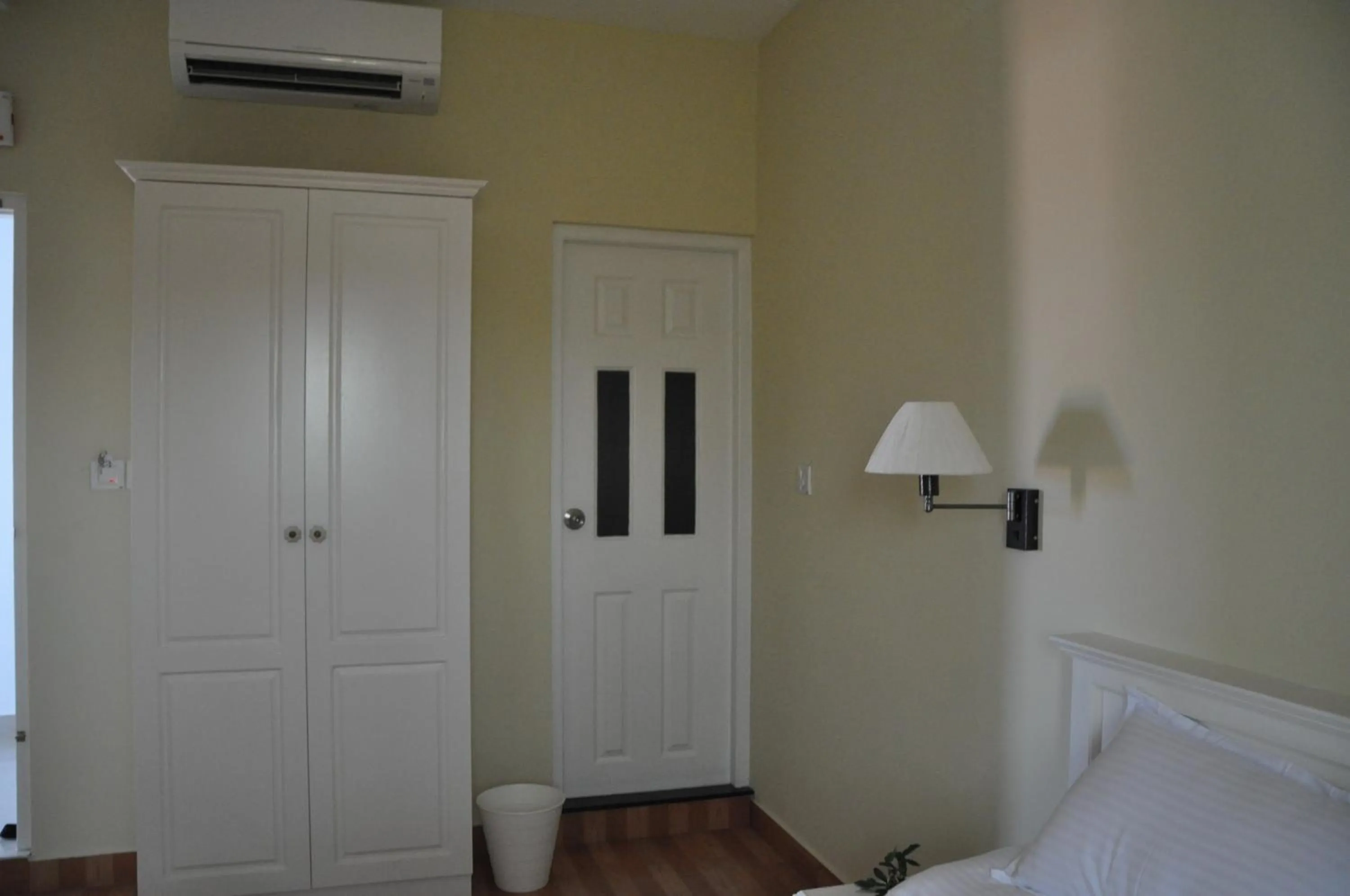 Photo of the whole room, Bed in Daffodils Spice Court