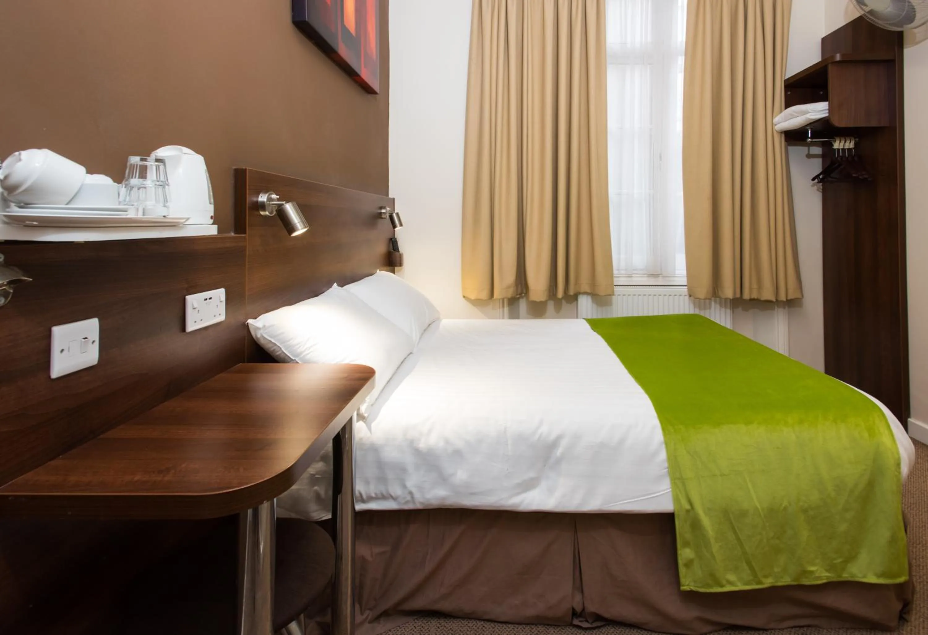 Bed in Marble Arch Inn