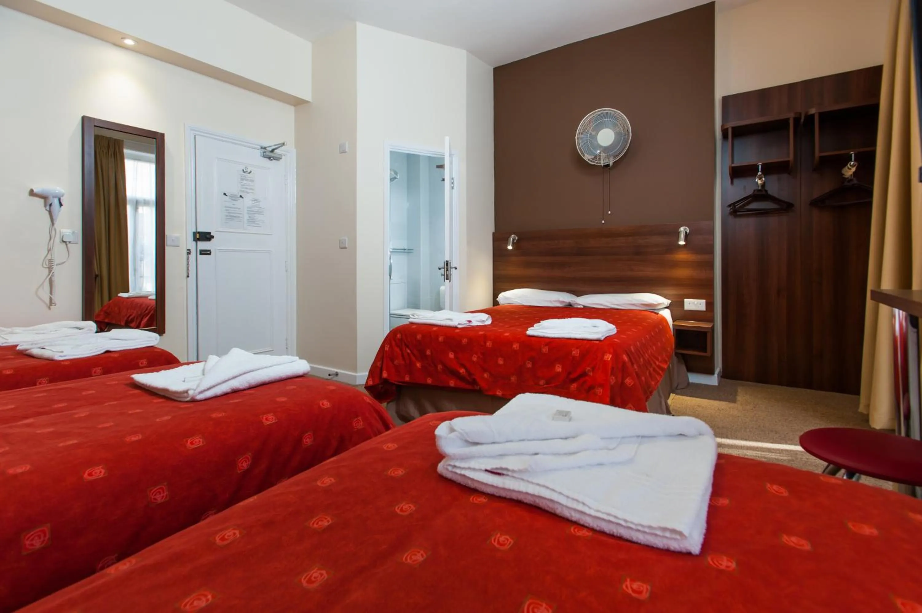 Bed in Marble Arch Inn