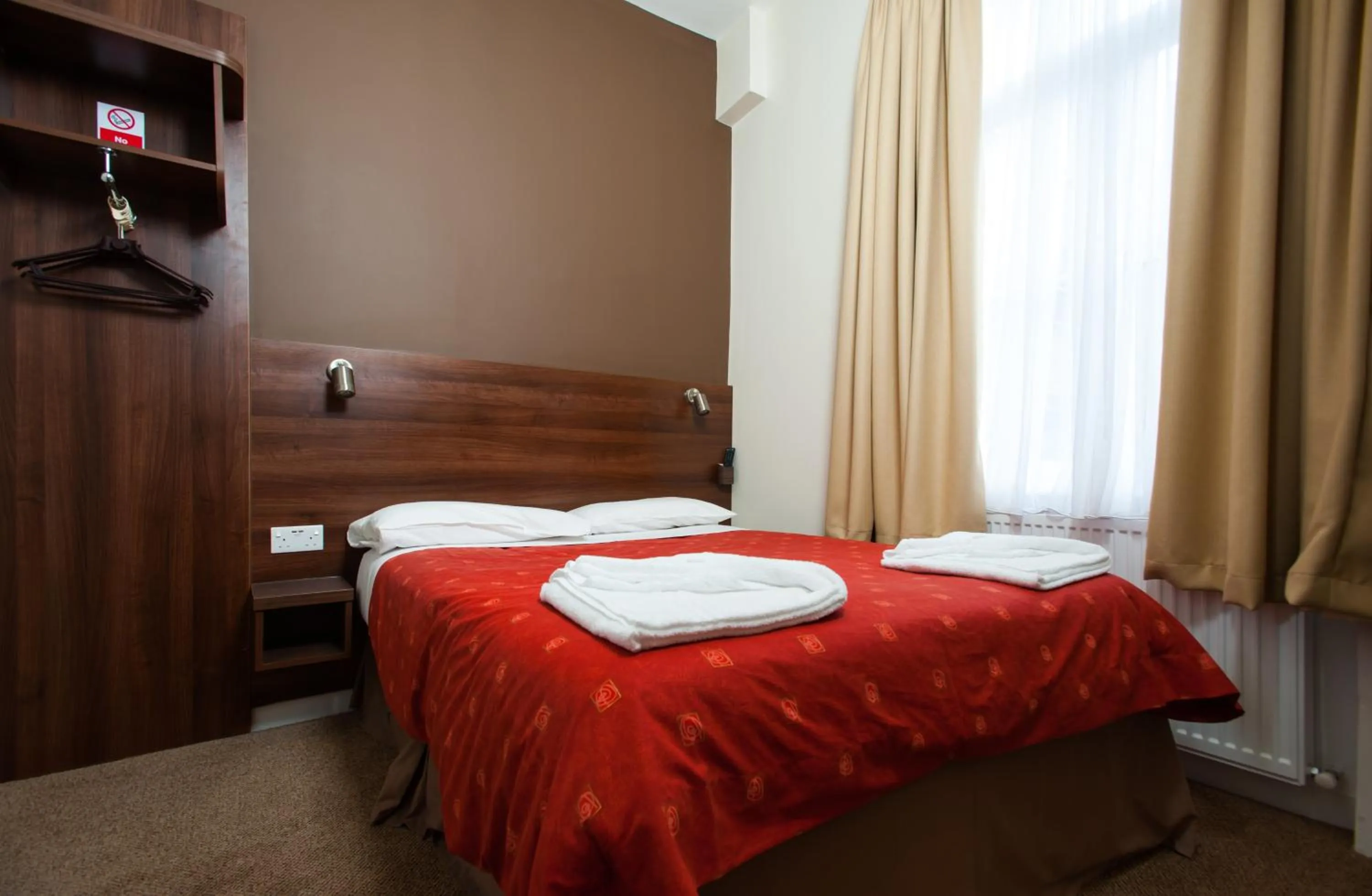 Bed in Marble Arch Inn