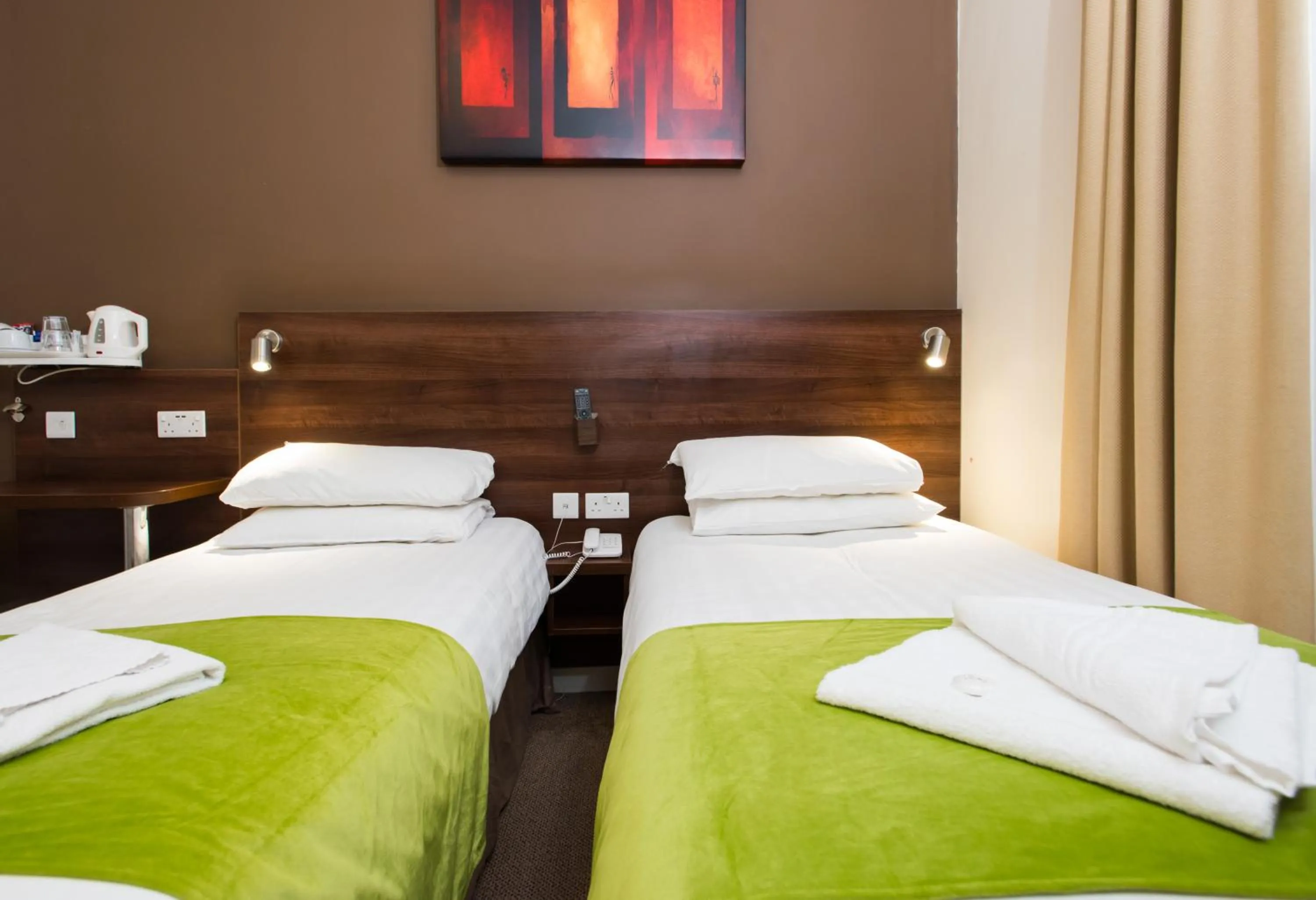 Bed in Marble Arch Inn