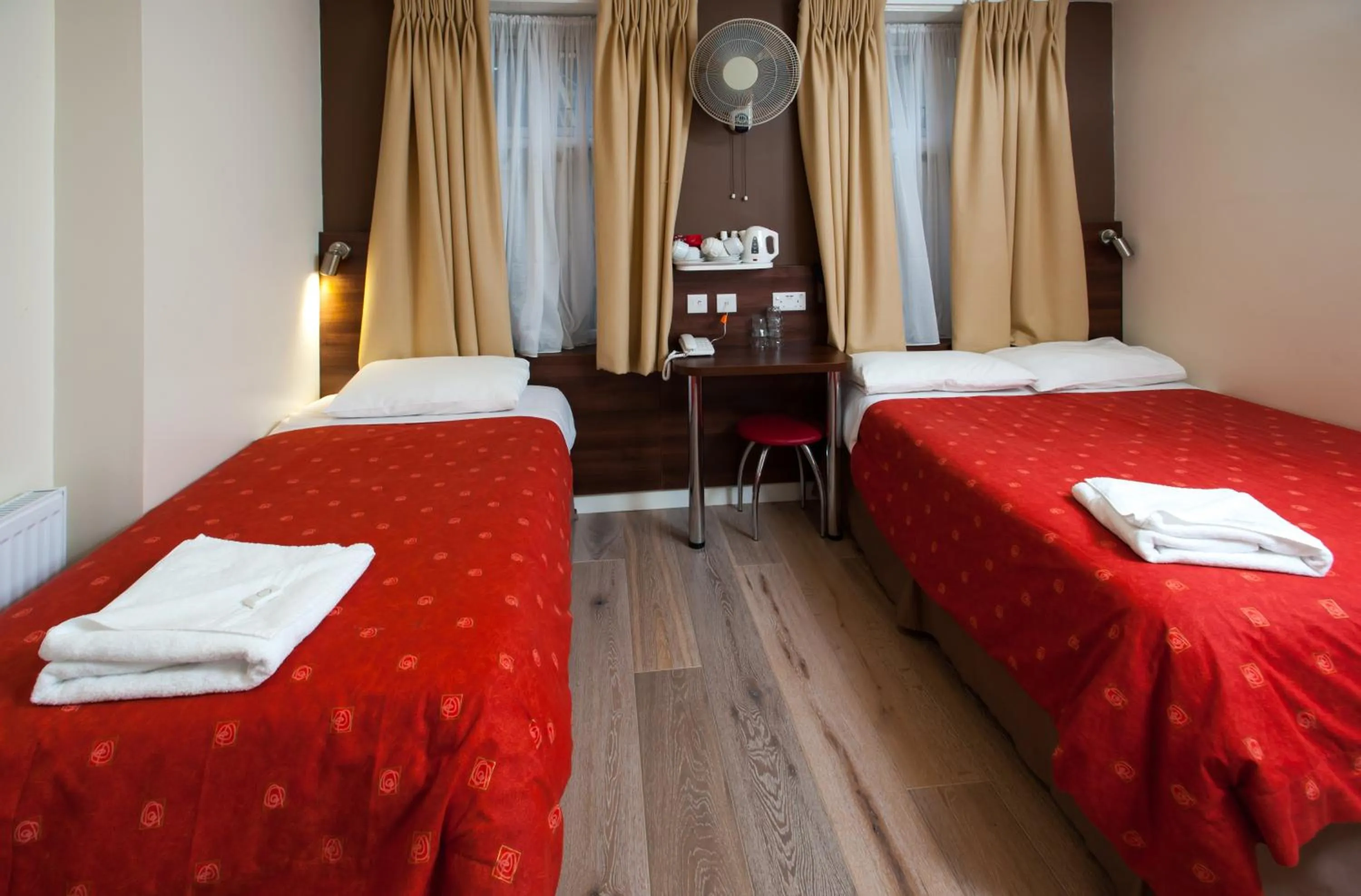 Bed in Marble Arch Inn