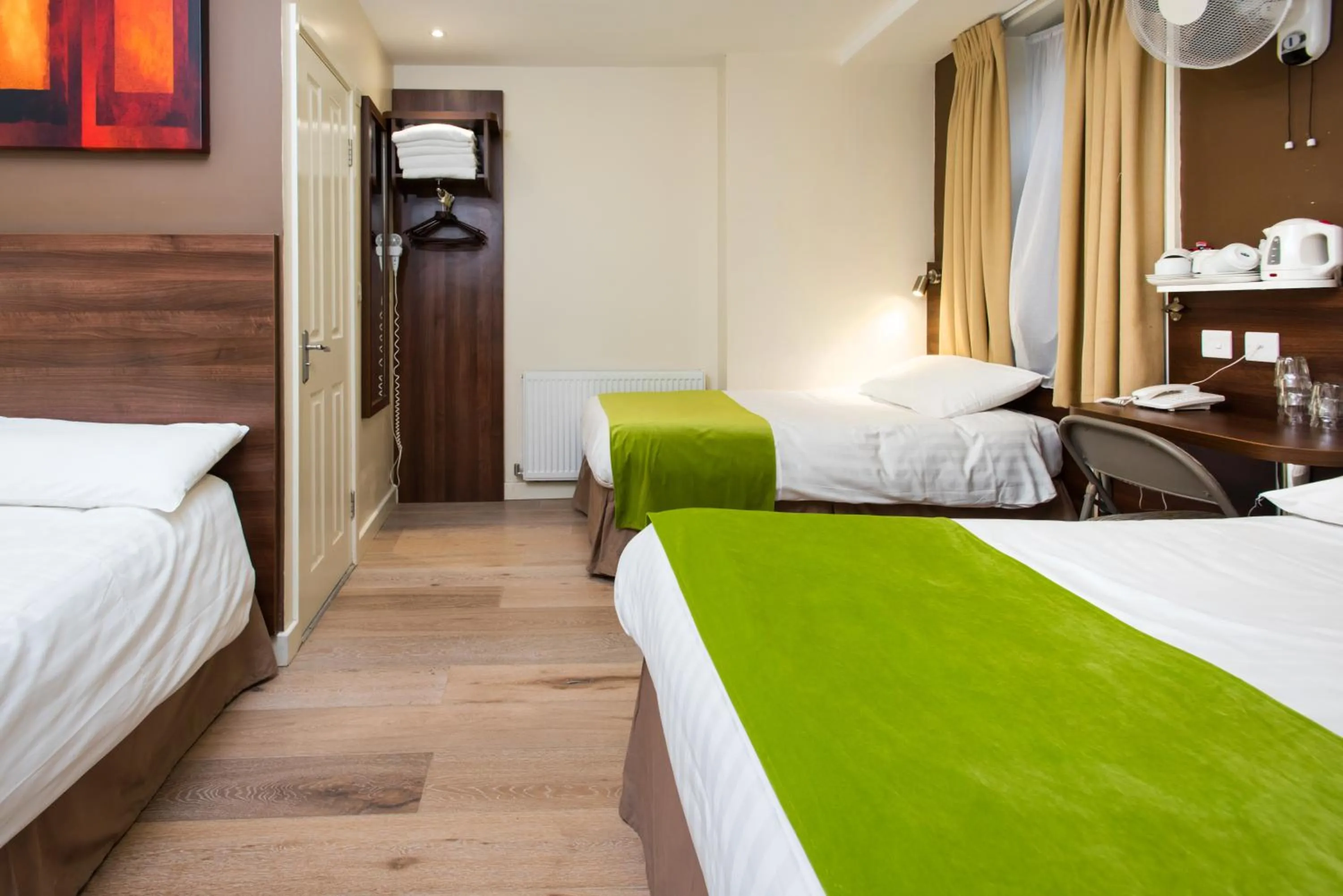 Bed in Marble Arch Inn