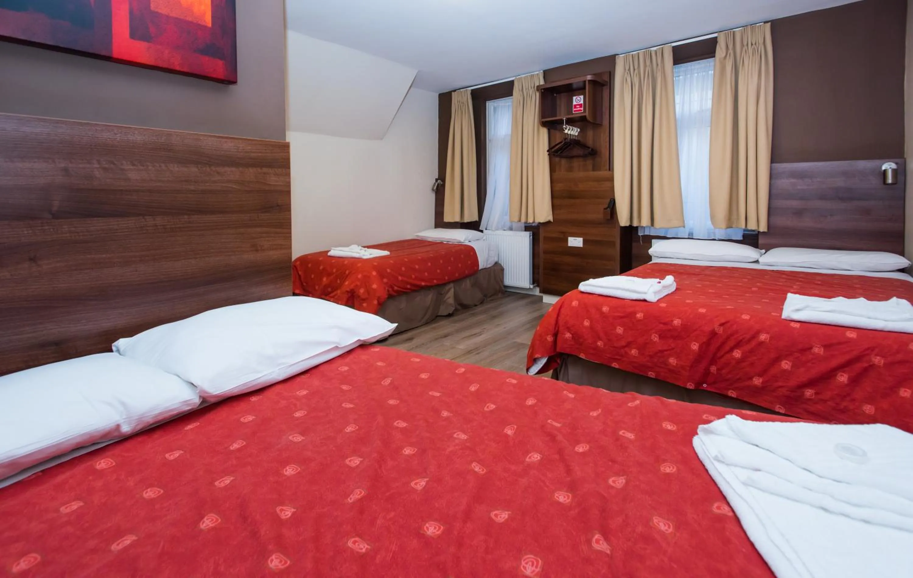 Bed in Marble Arch Inn