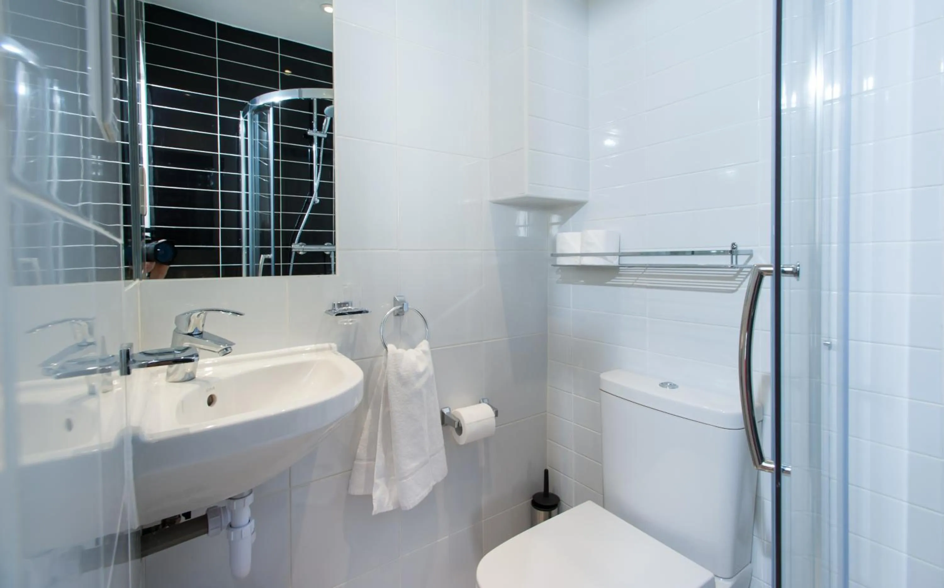 Bathroom in Marble Arch Inn