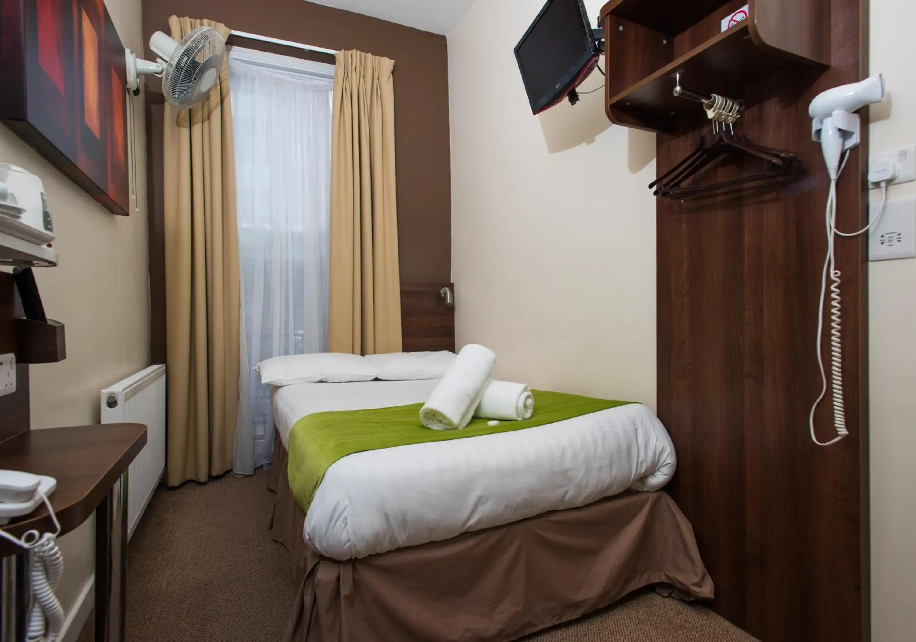 Bed in Marble Arch Inn Bed in Marble Arch Inn