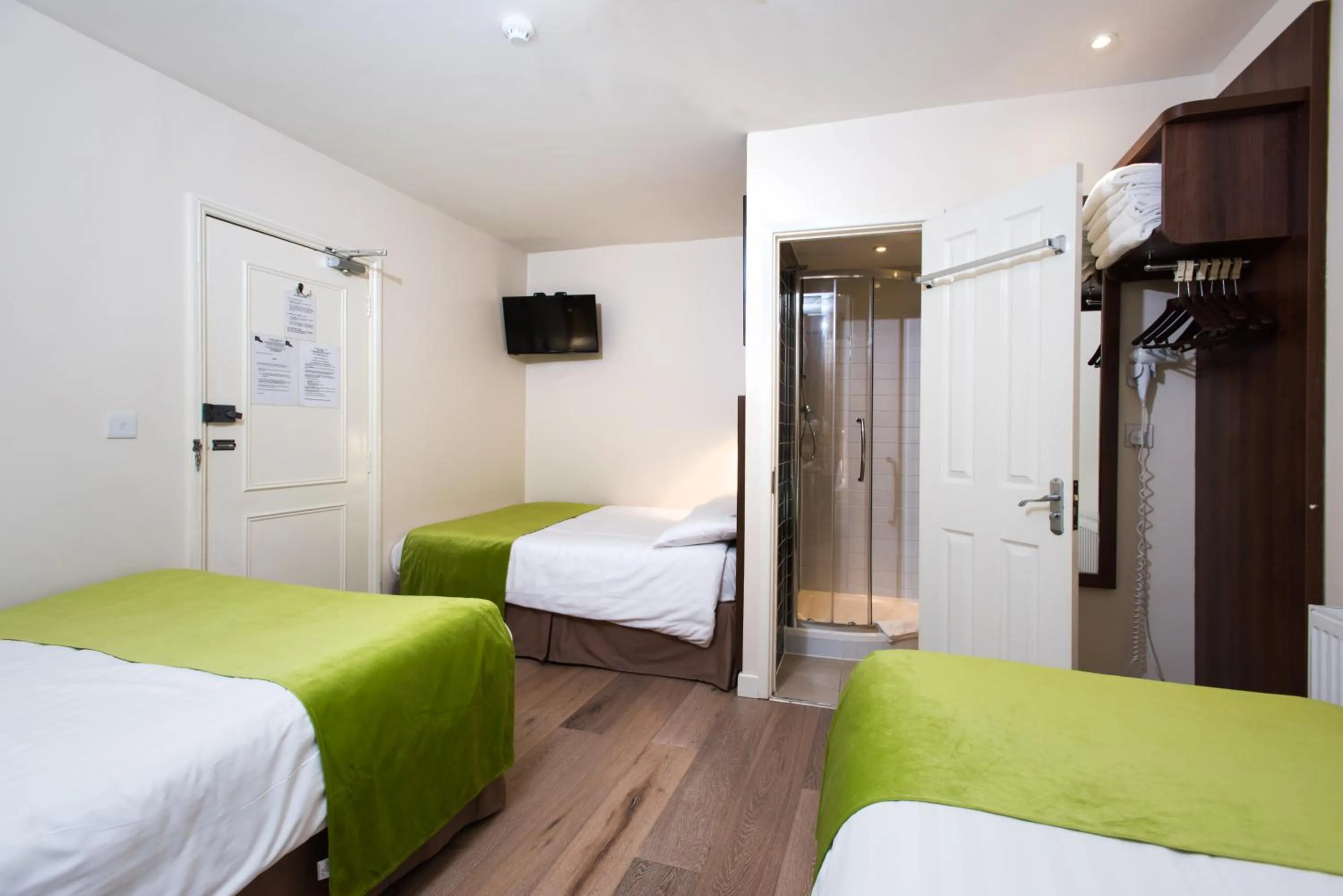 Bed in Marble Arch Inn