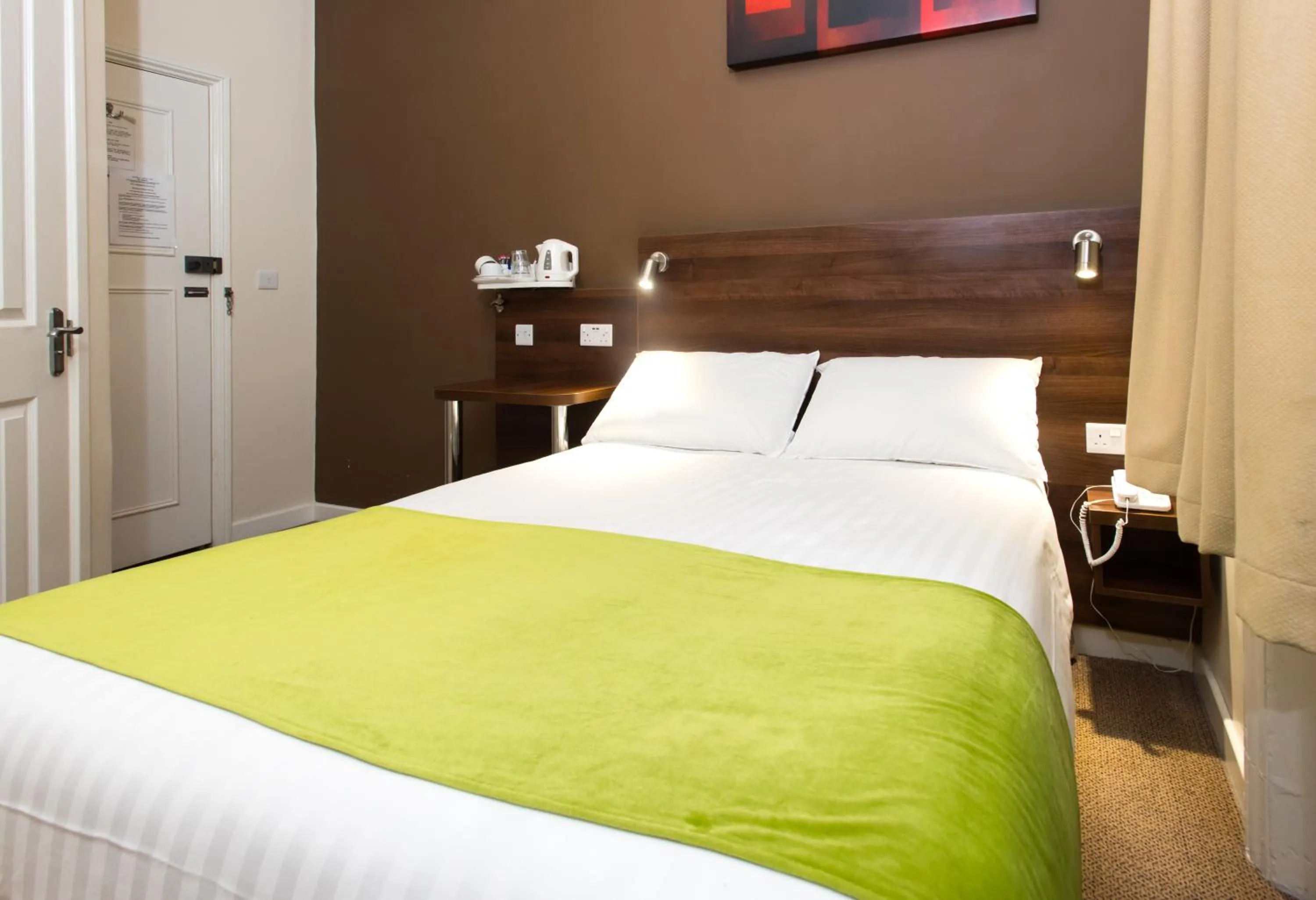 Bed in Marble Arch Inn