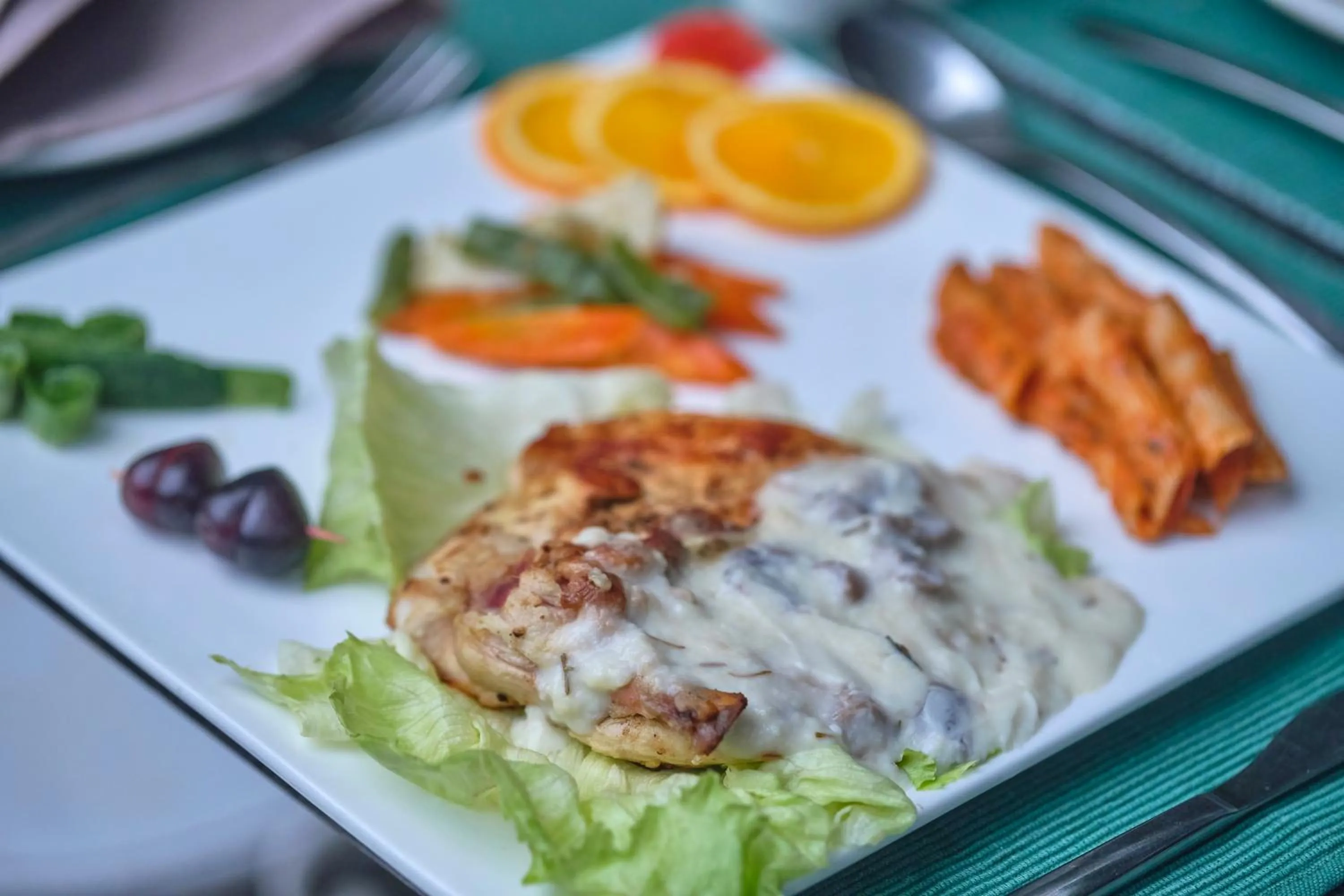 Restaurant/places to eat in Reen Resorts Aanavilasam Plantation Thekkady