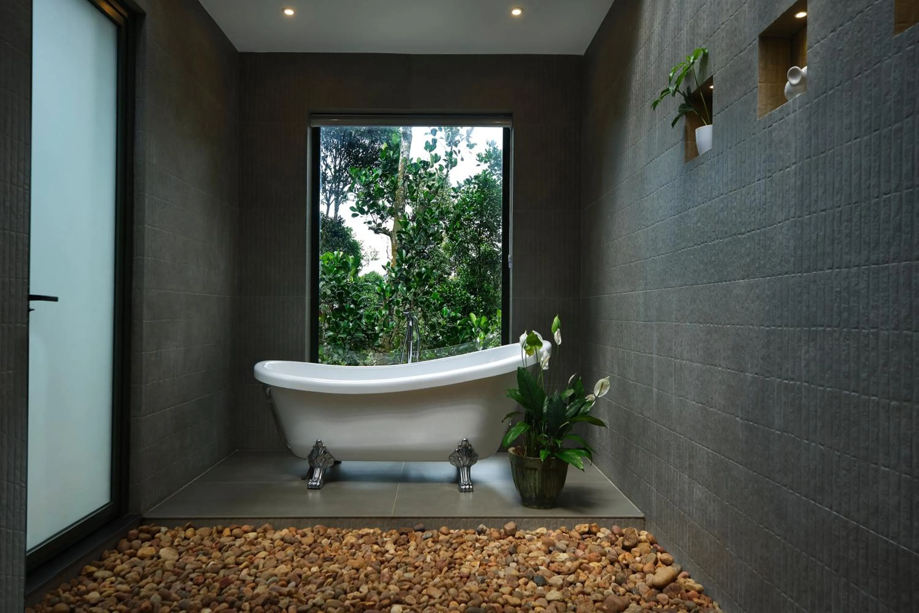 Bathroom in Reen Resorts Aanavilasam Plantation Thekkady
