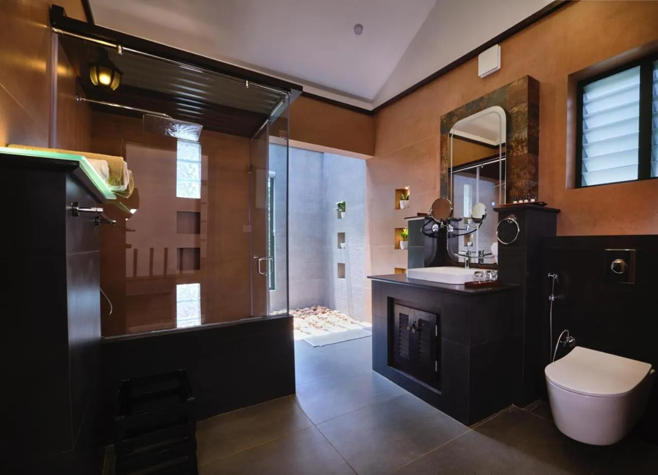 Bathroom in Reen Resorts Aanavilasam Plantation Thekkady