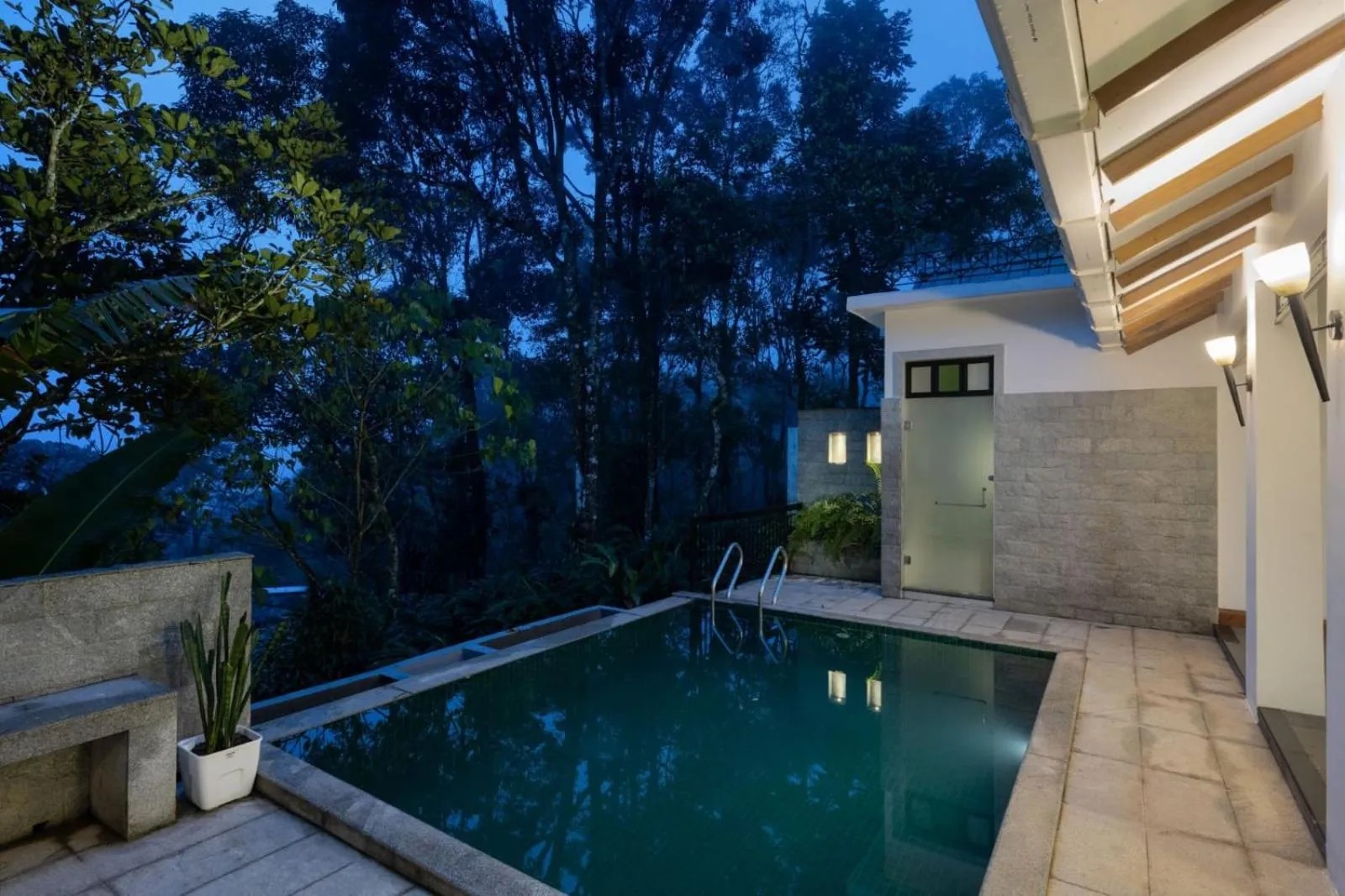 Swimming pool in Reen Resorts Aanavilasam Plantation Thekkady