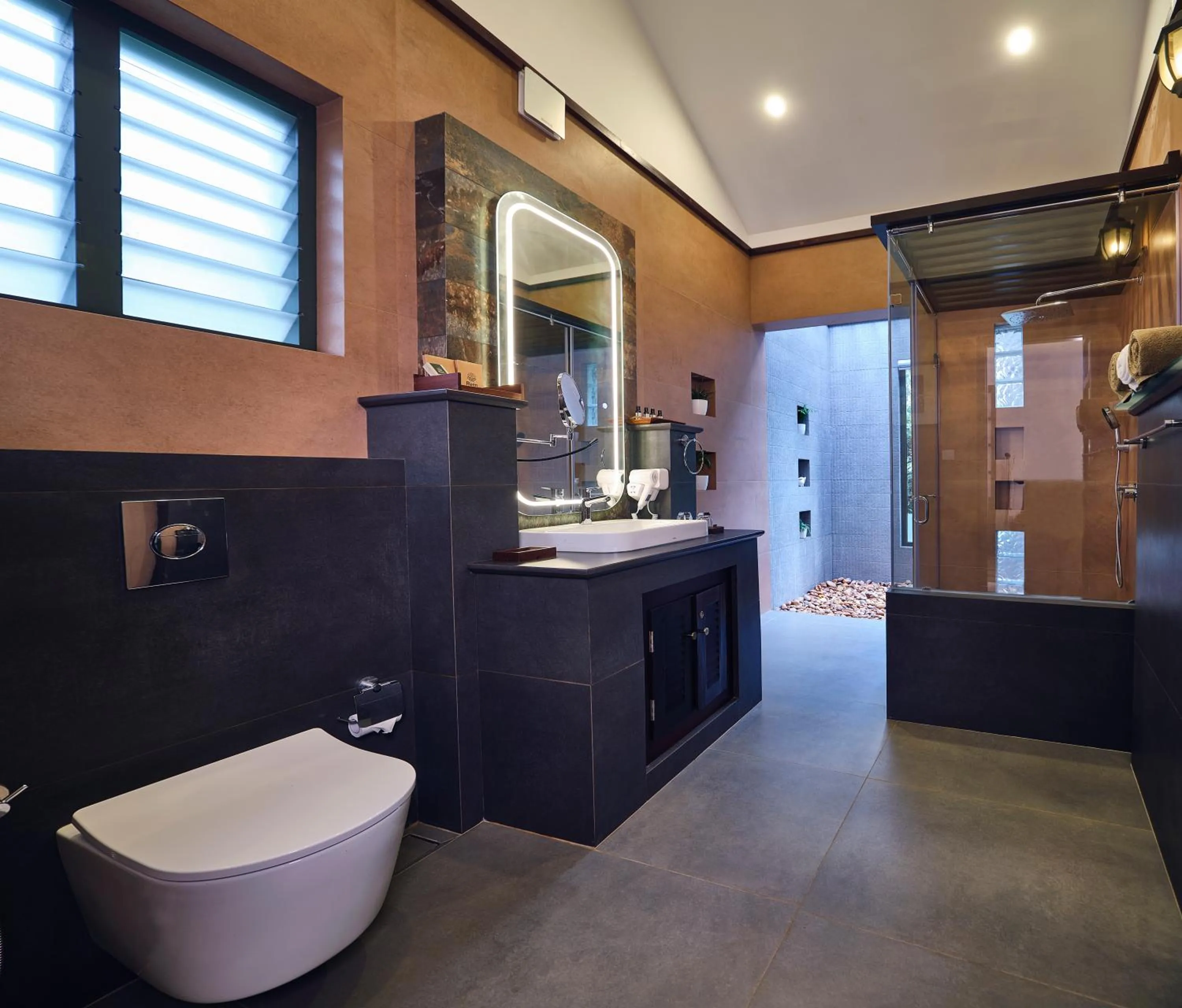 Toilet in Reen Resorts Aanavilasam Plantation Thekkady