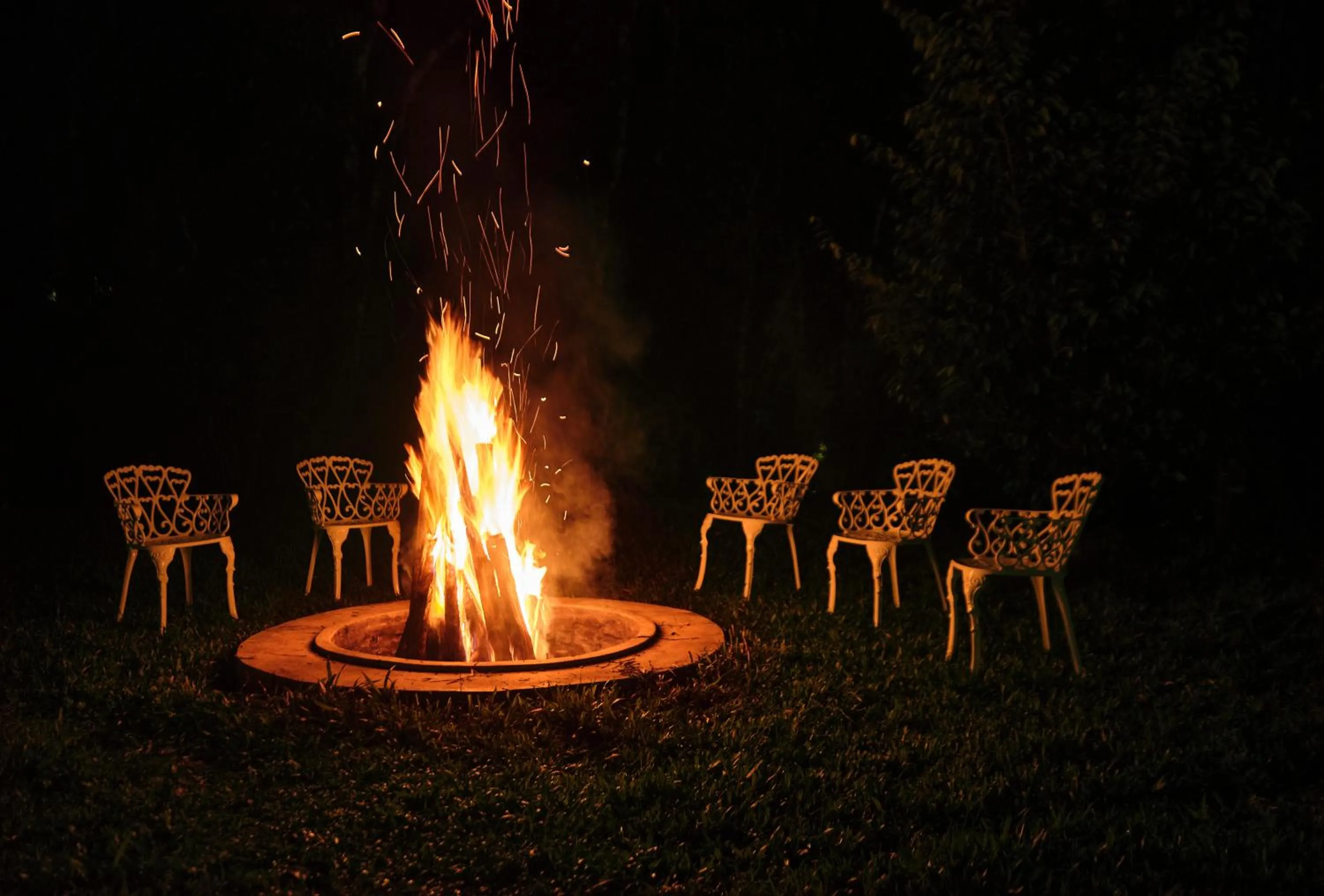 Night in Reen Resorts Aanavilasam Plantation Thekkady