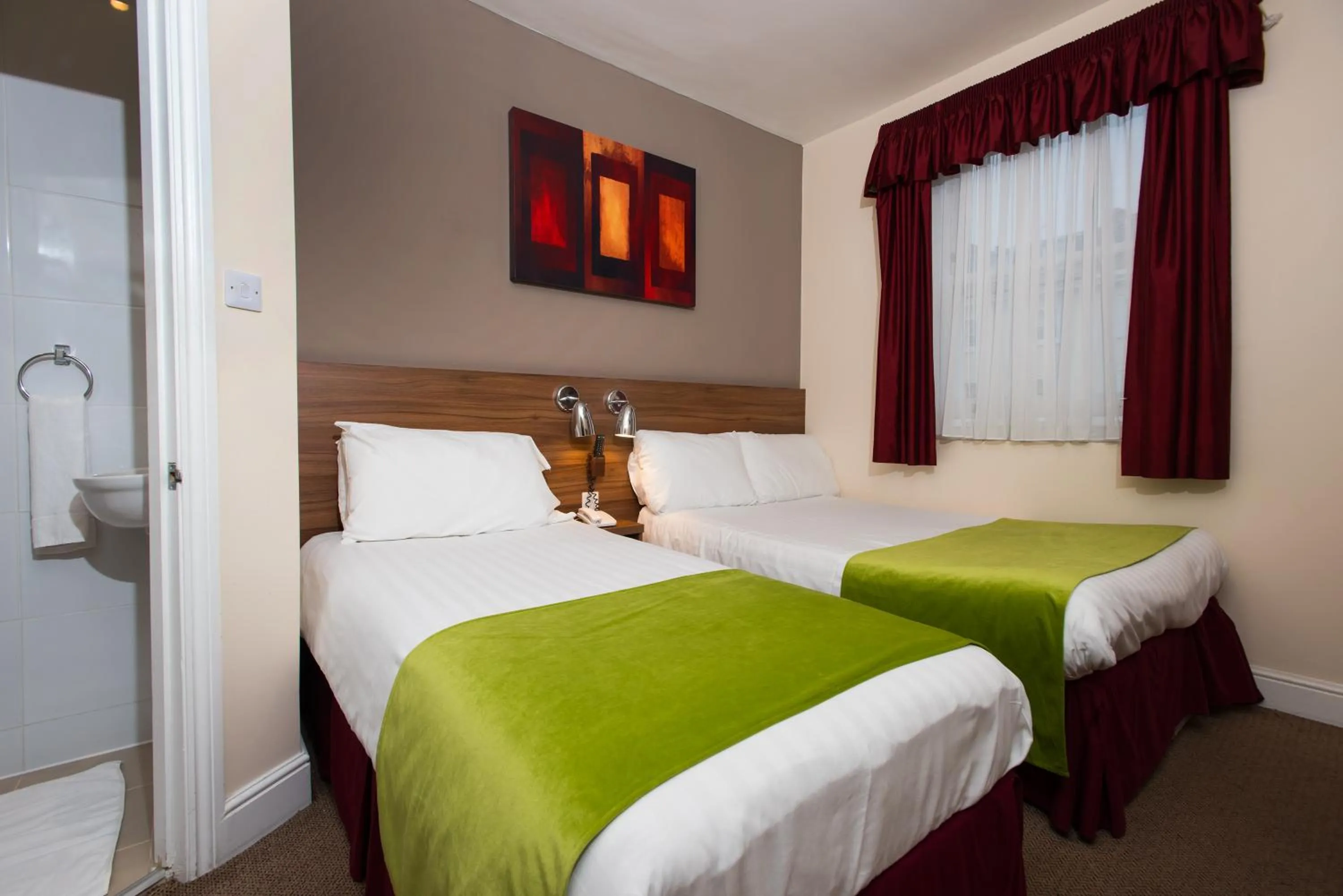 Photo of the whole room, Bed in Dover Hotel - B&B