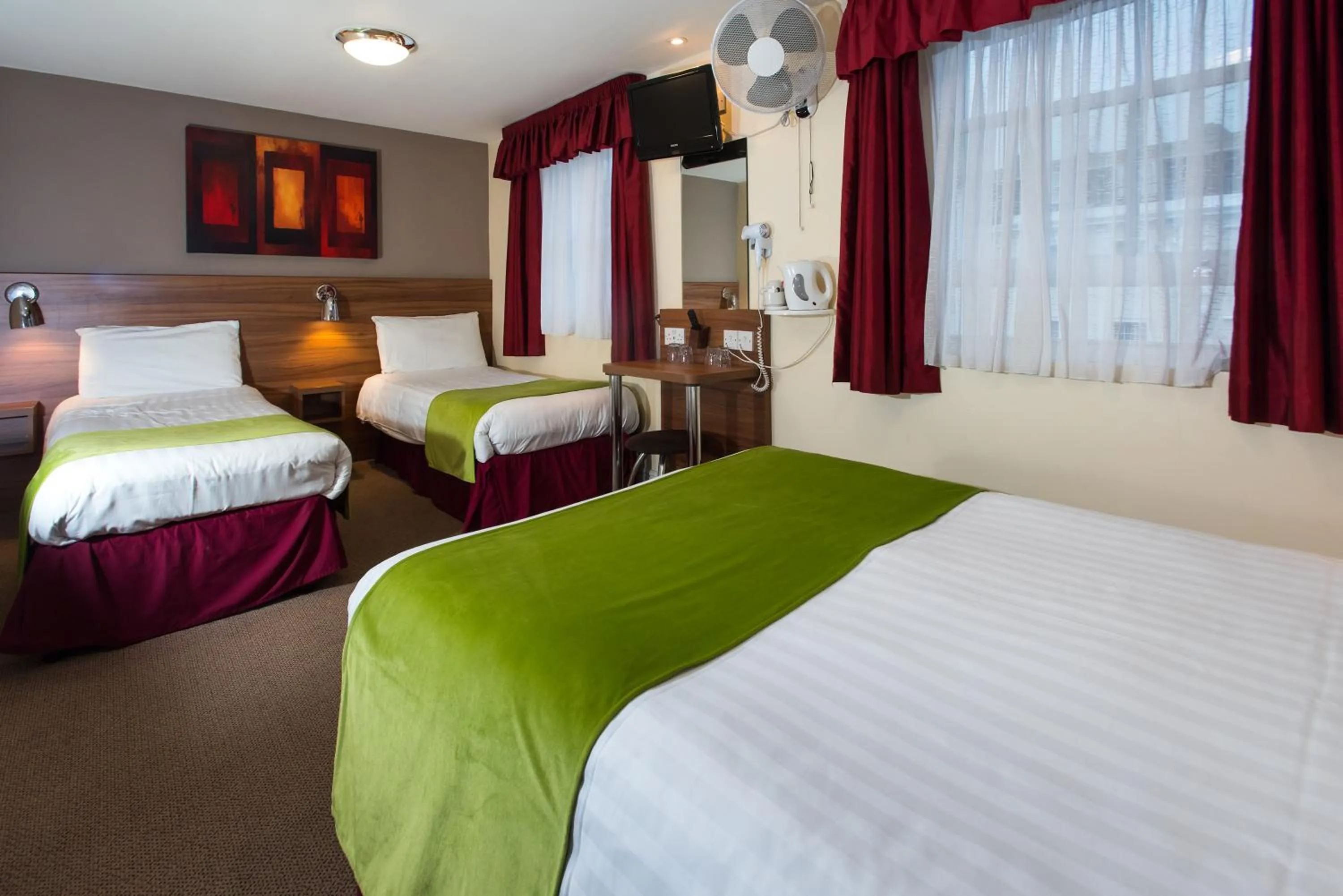 Photo of the whole room, Bed in Dover Hotel - B&B