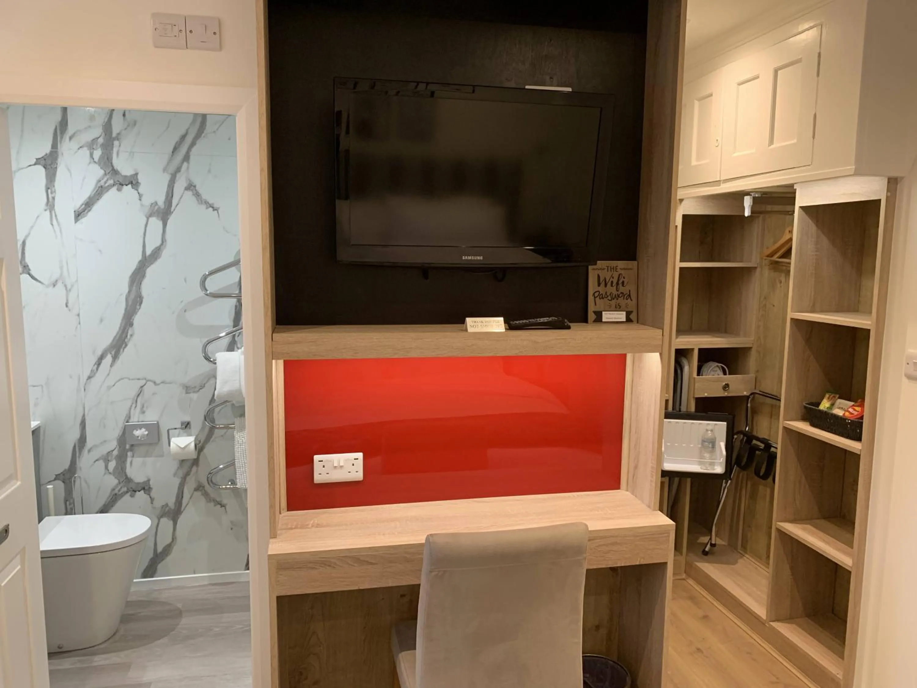 Bedroom, TV/Entertainment Center in The Malt House