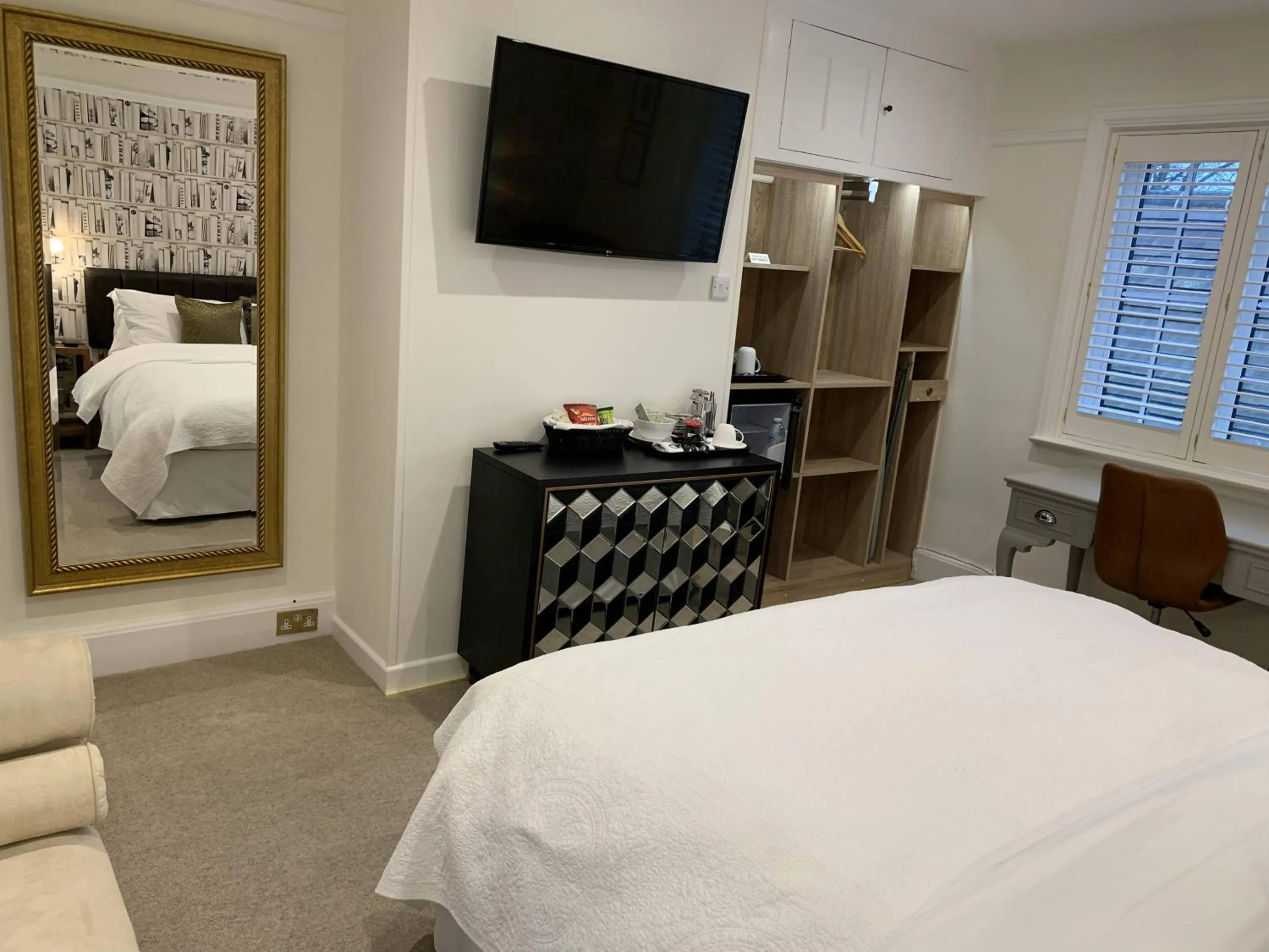 Bedroom, TV/Entertainment Center in The Malt House