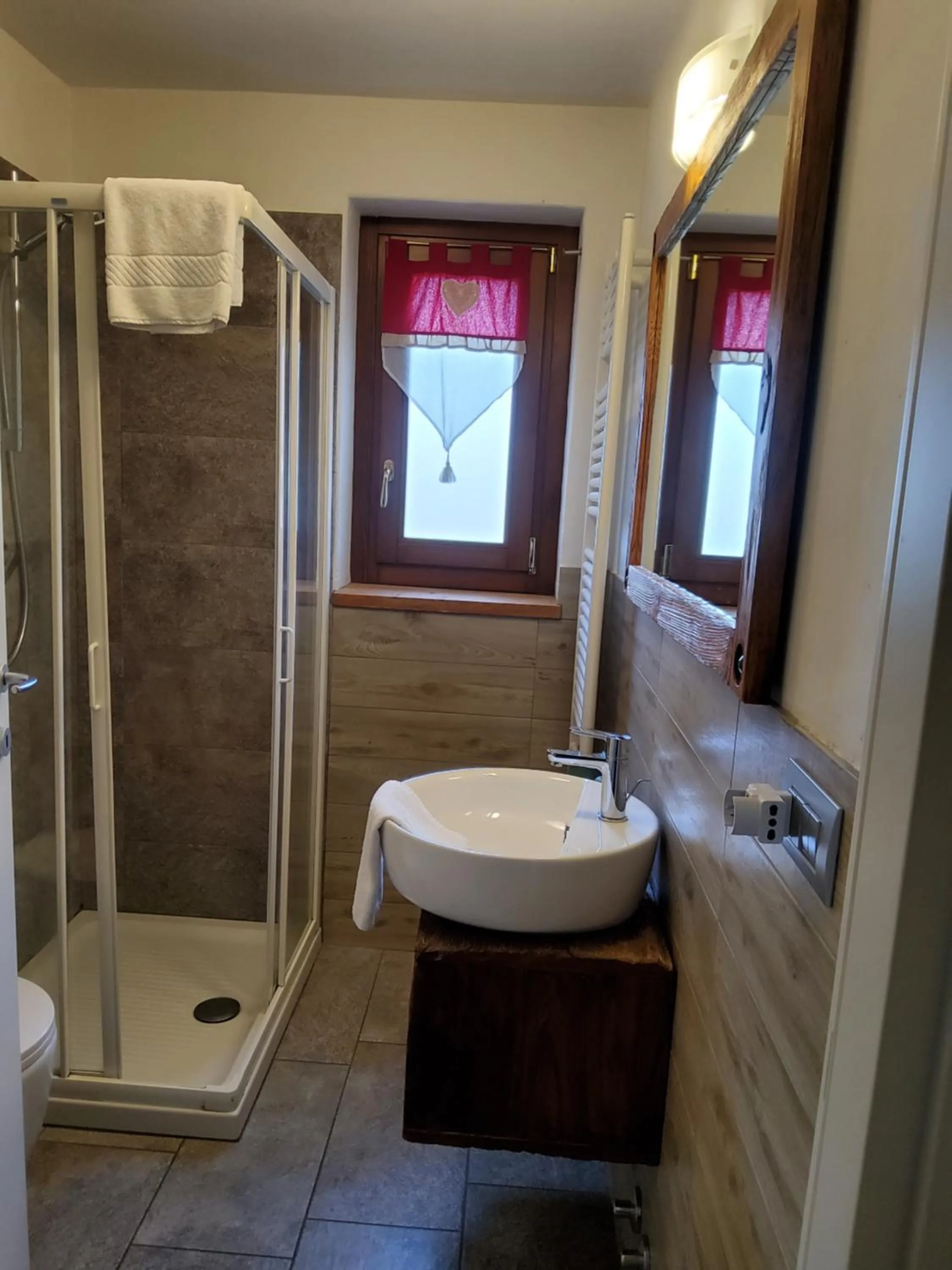 Shower in La Vigne de Papagran