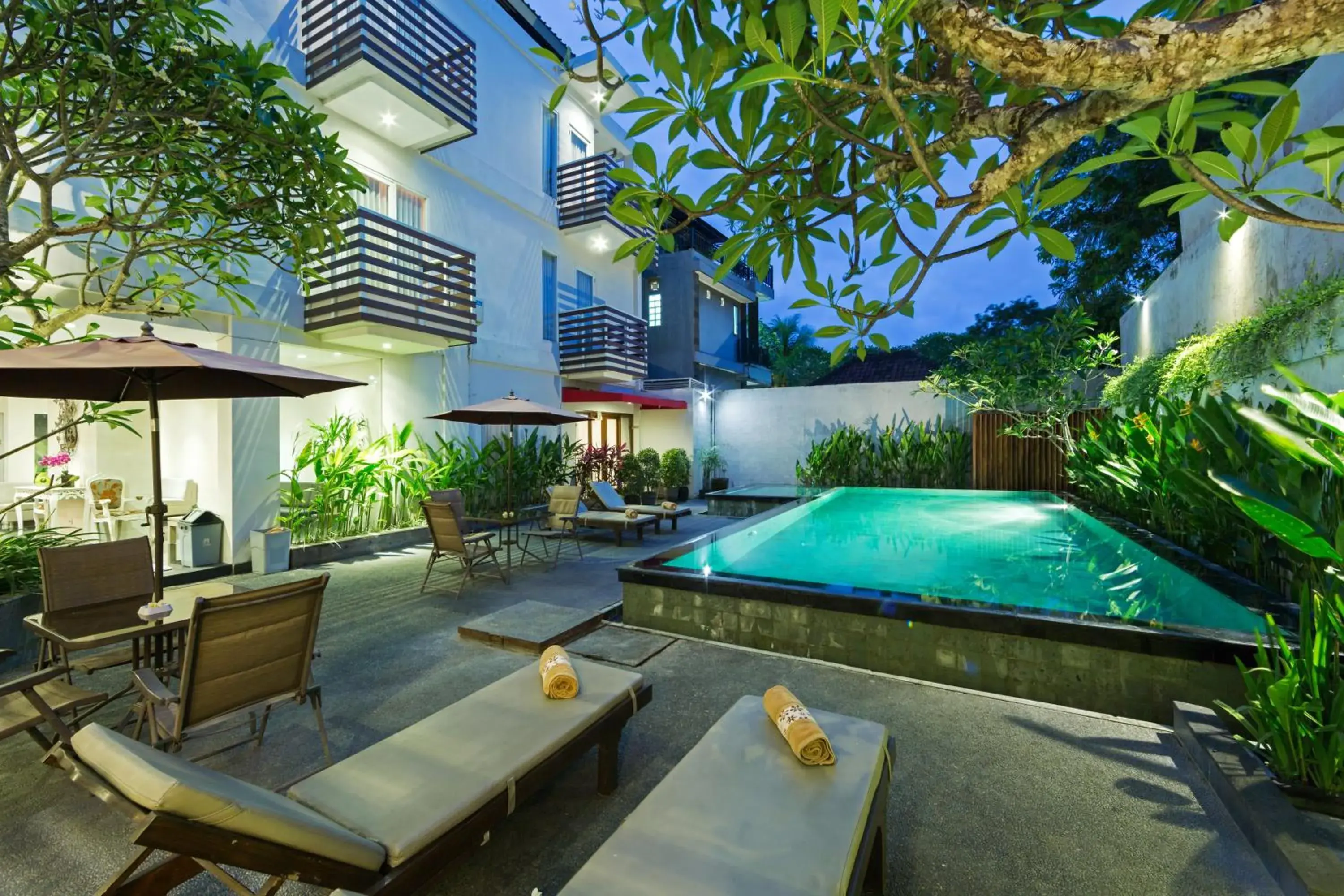 Swimming pool in The Rinaya Canggu by ecommerceloka Swimming pool in The Rinaya Canggu by ecommerceloka