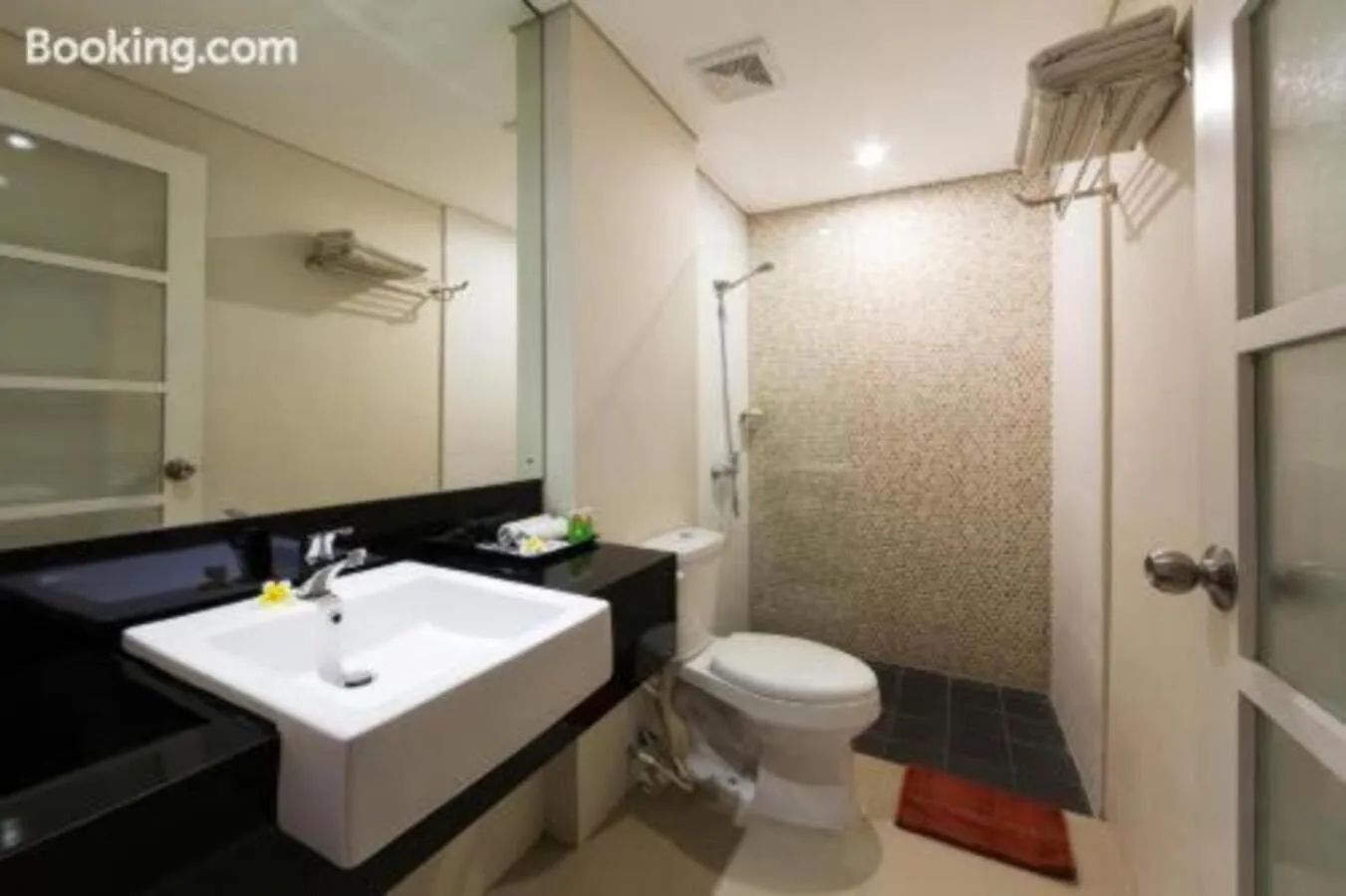 Shower in The Rinaya Canggu by ecommerceloka