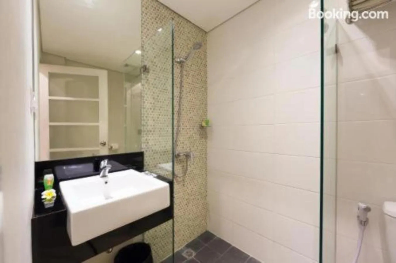 Shower in The Rinaya Canggu by ecommerceloka