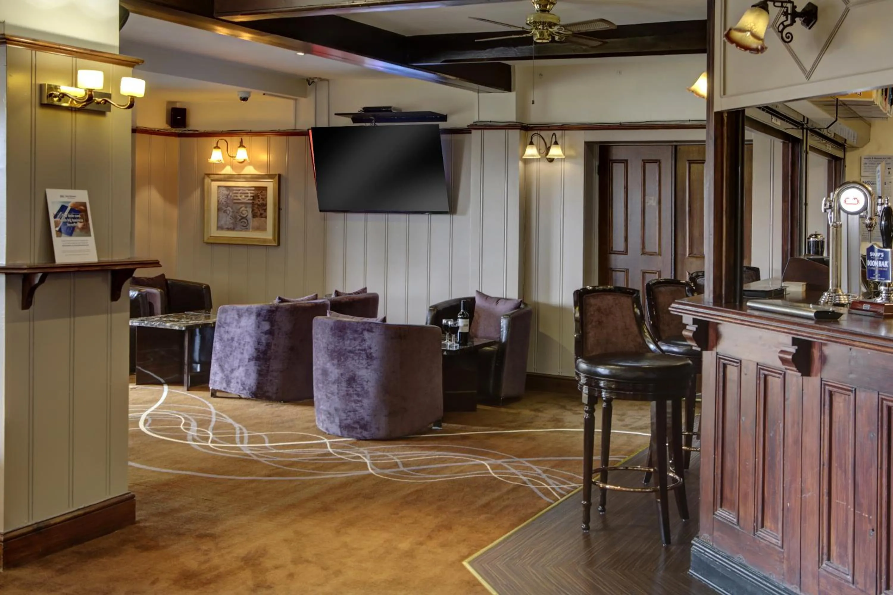 Lounge or bar in Best Western Reading Calcot Hotel