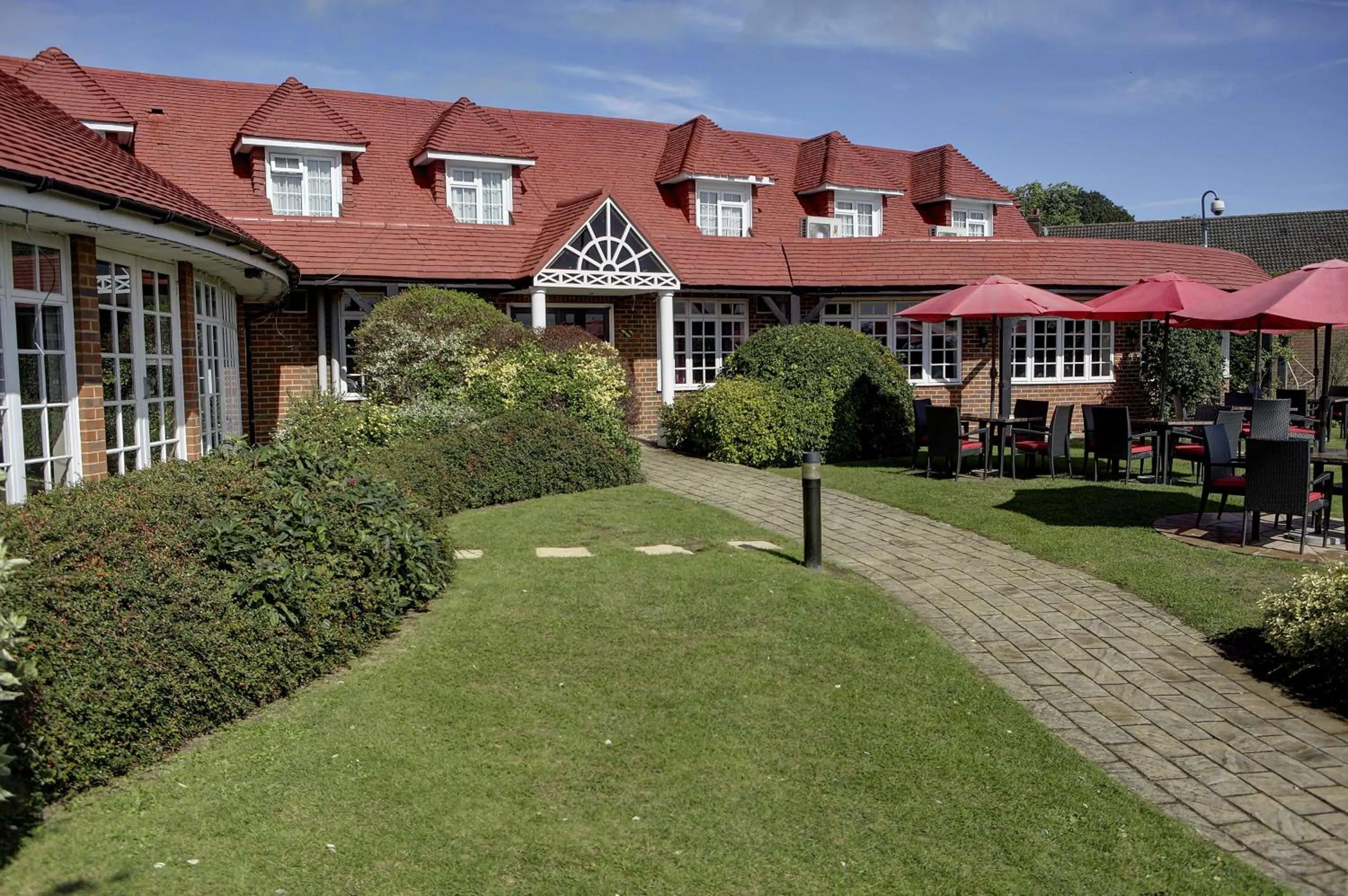 Property building in Best Western Reading Calcot Hotel