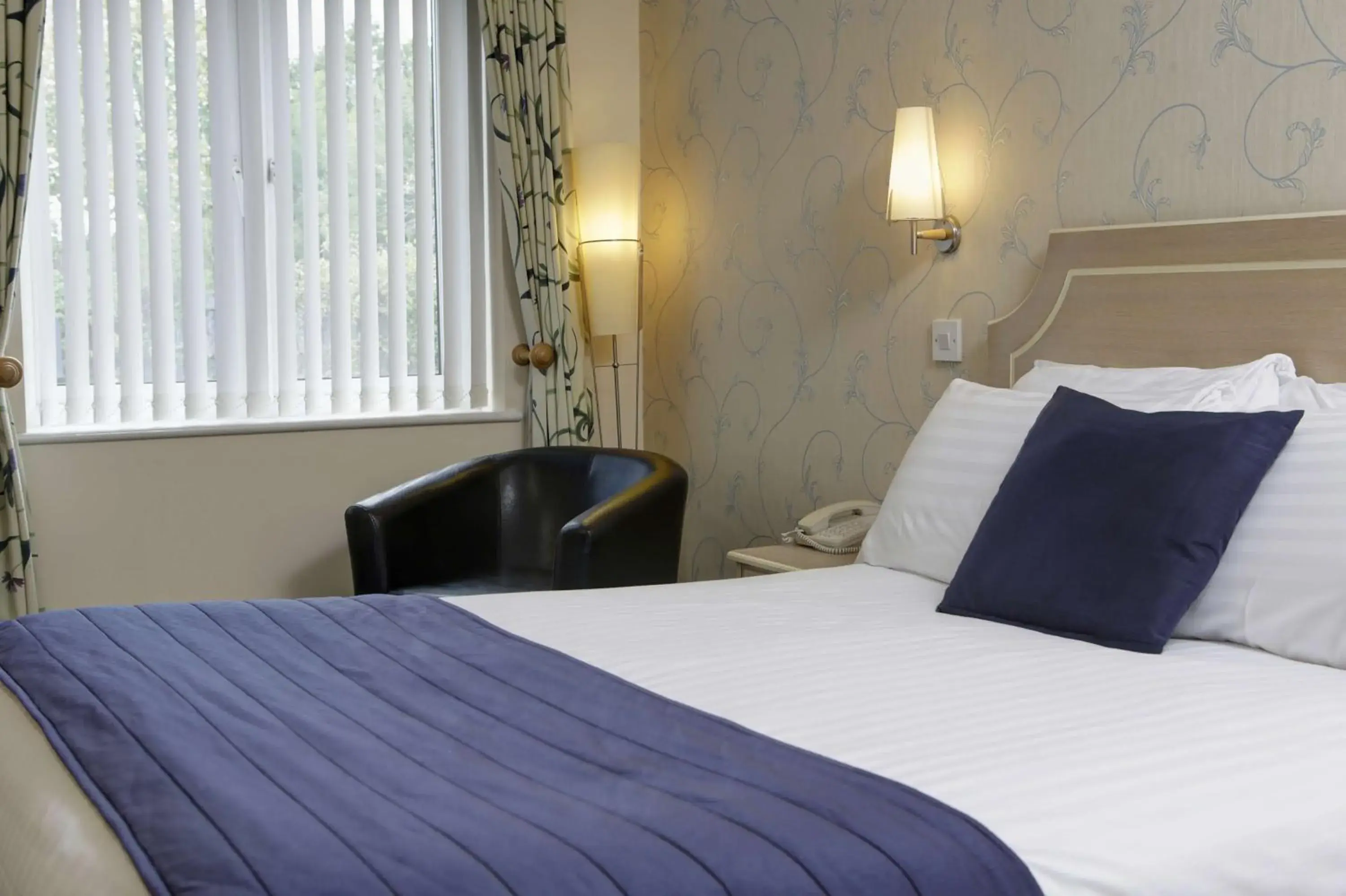 Bedroom, Bed in Best Western Reading Calcot Hotel Bedroom, Bed in Best Western Reading Calcot Hotel