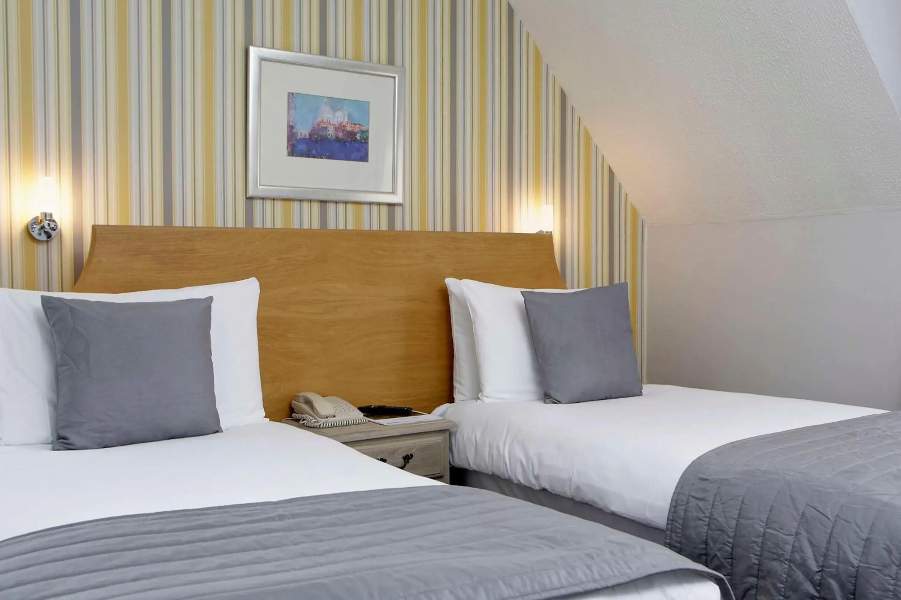 Bedroom, Bed in Best Western Reading Calcot Hotel Bedroom, Bed in Best Western Reading Calcot Hotel