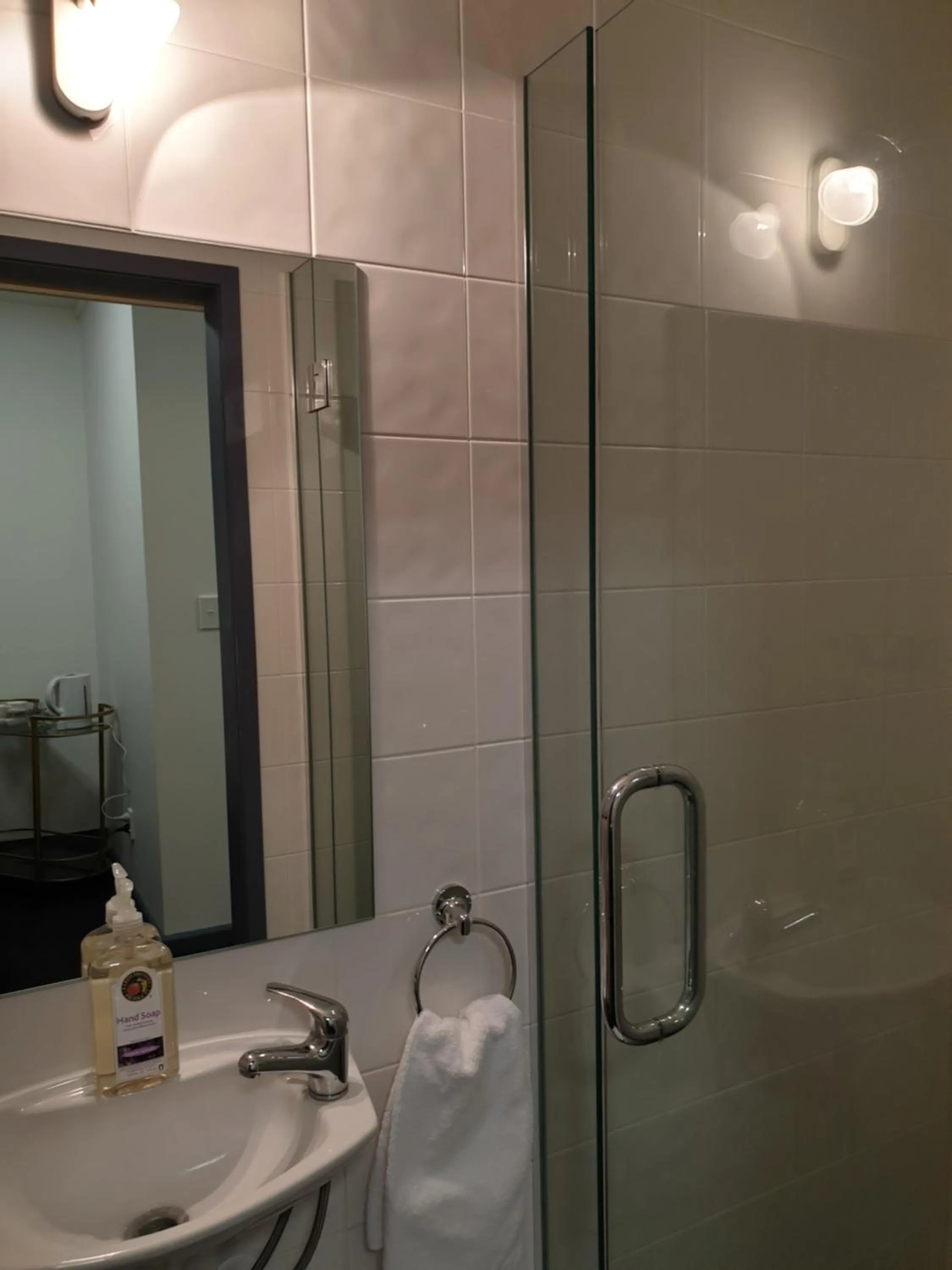 Bathroom in Archies Bunker Affordable Accommodation