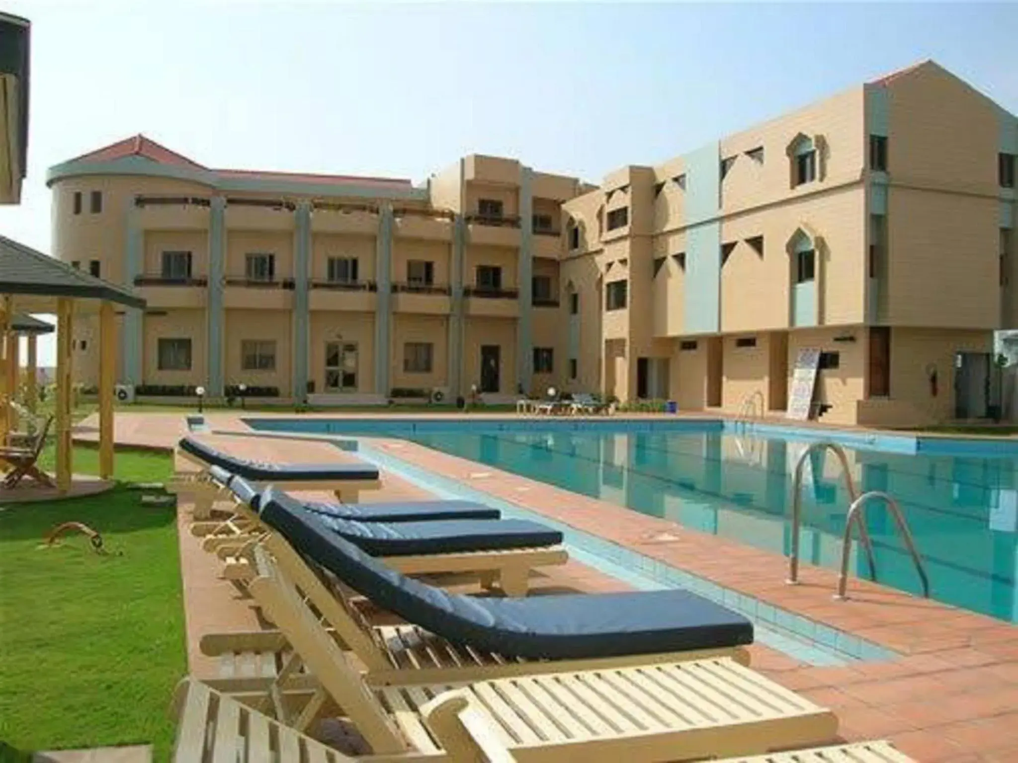 Pool view in Hotel Ghis Palace Pool view in Hotel Ghis Palace