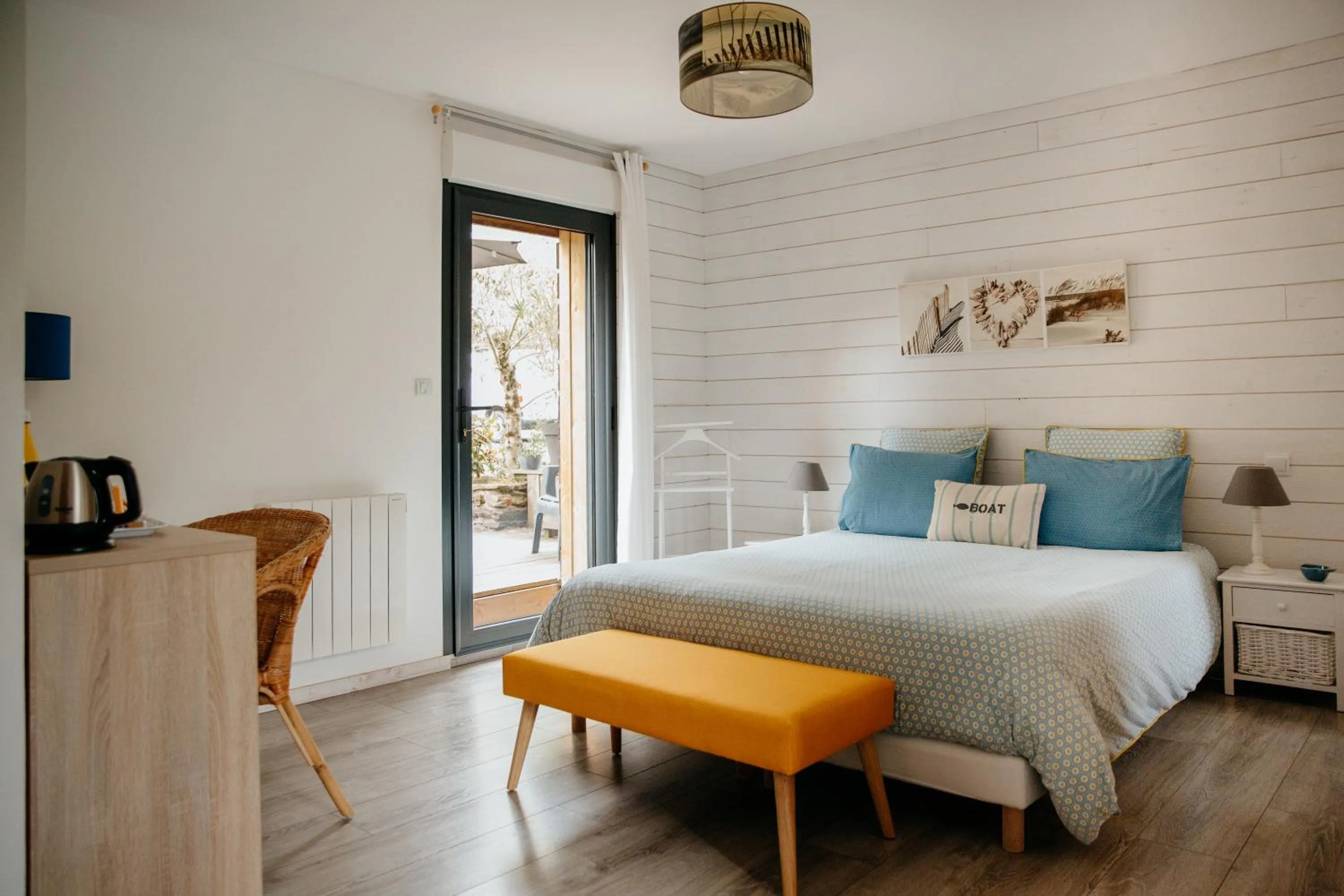 Photo of the whole room, Bed in Le Clos De La Roche