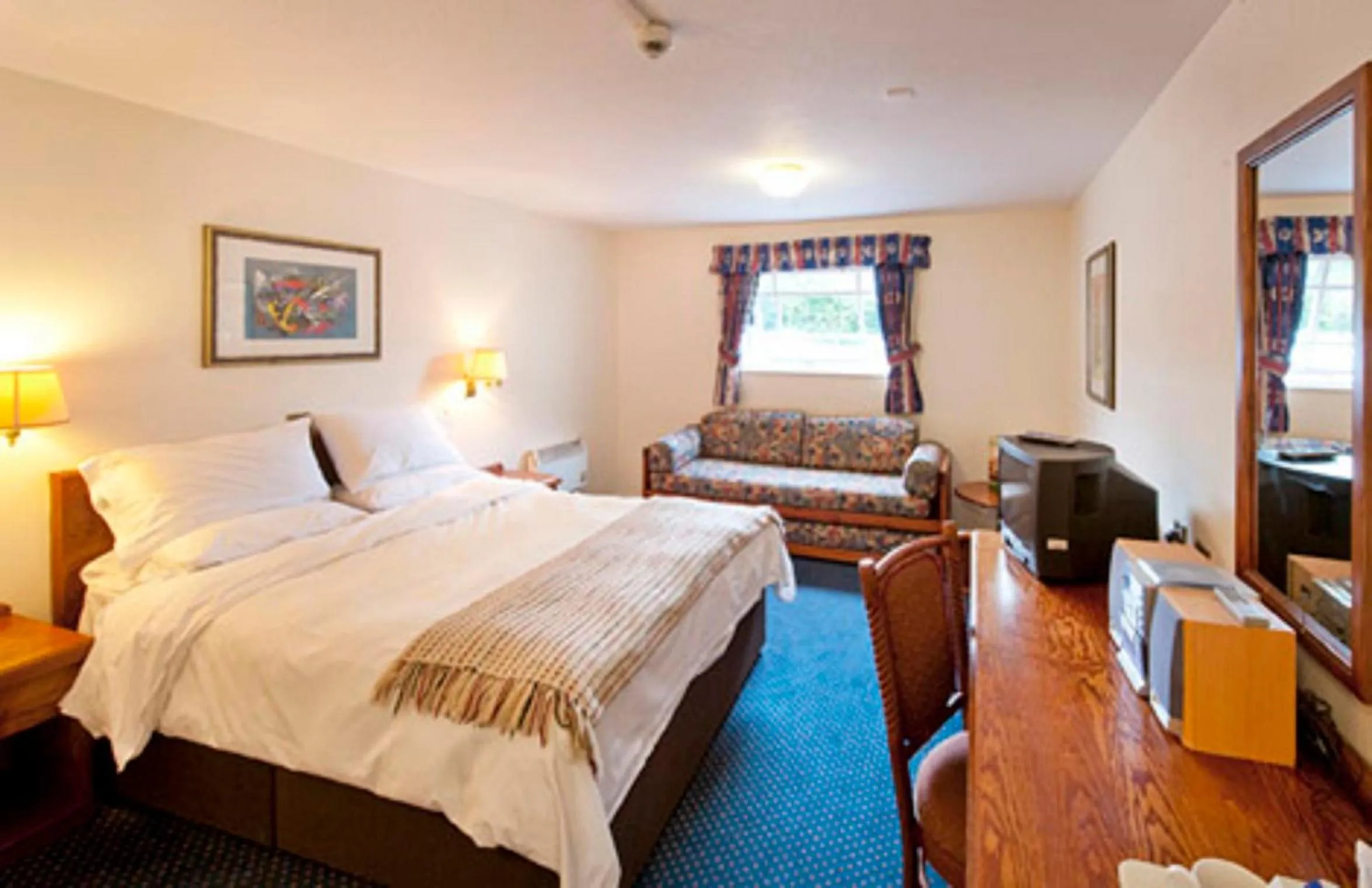 Coffee/tea facilities, Bed in Wee Waif by Greene King Inns