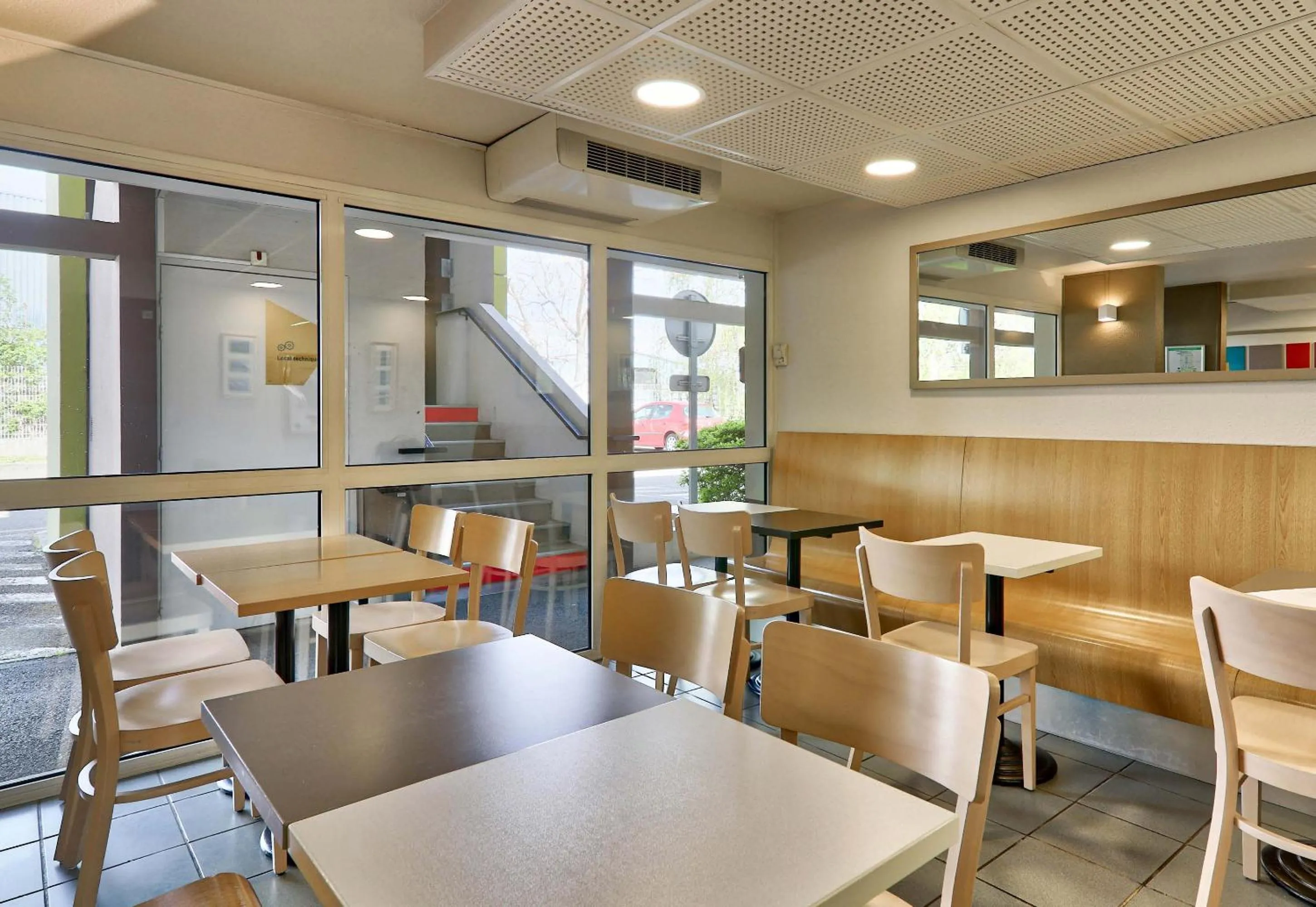 Breakfast in B&B HOTEL Clermont-Ferrand Le Brézet Aéroport