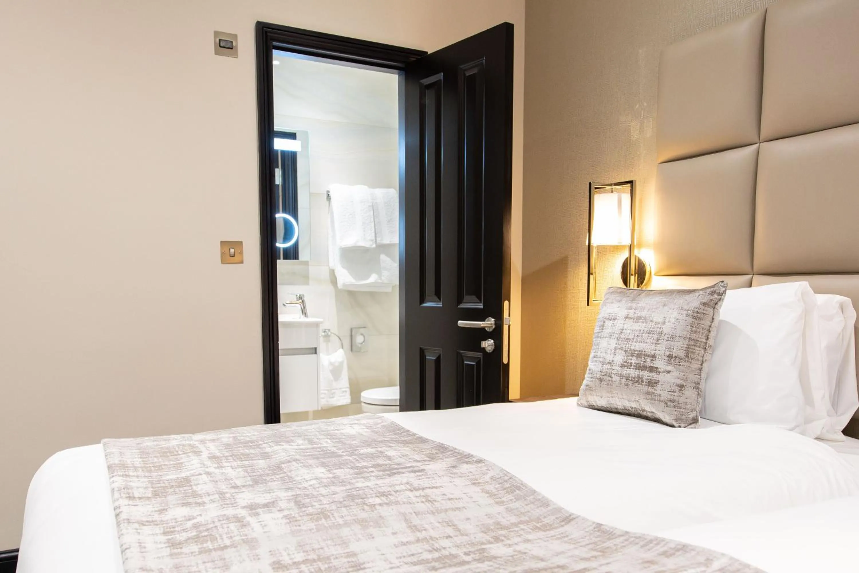 Bedroom, Bed in The Crescent Hyde Park