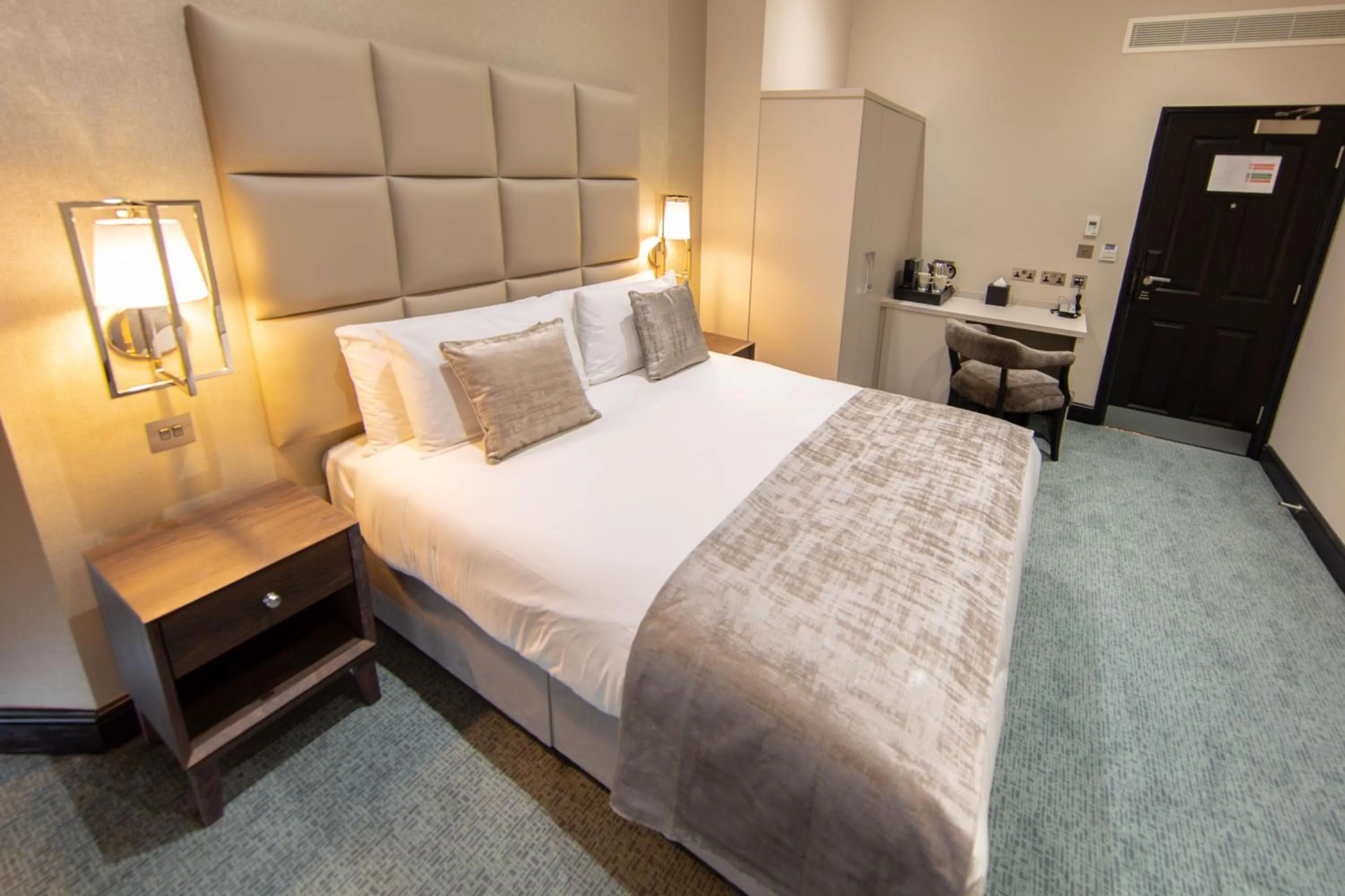 Bedroom, Bed in The Crescent Hyde Park