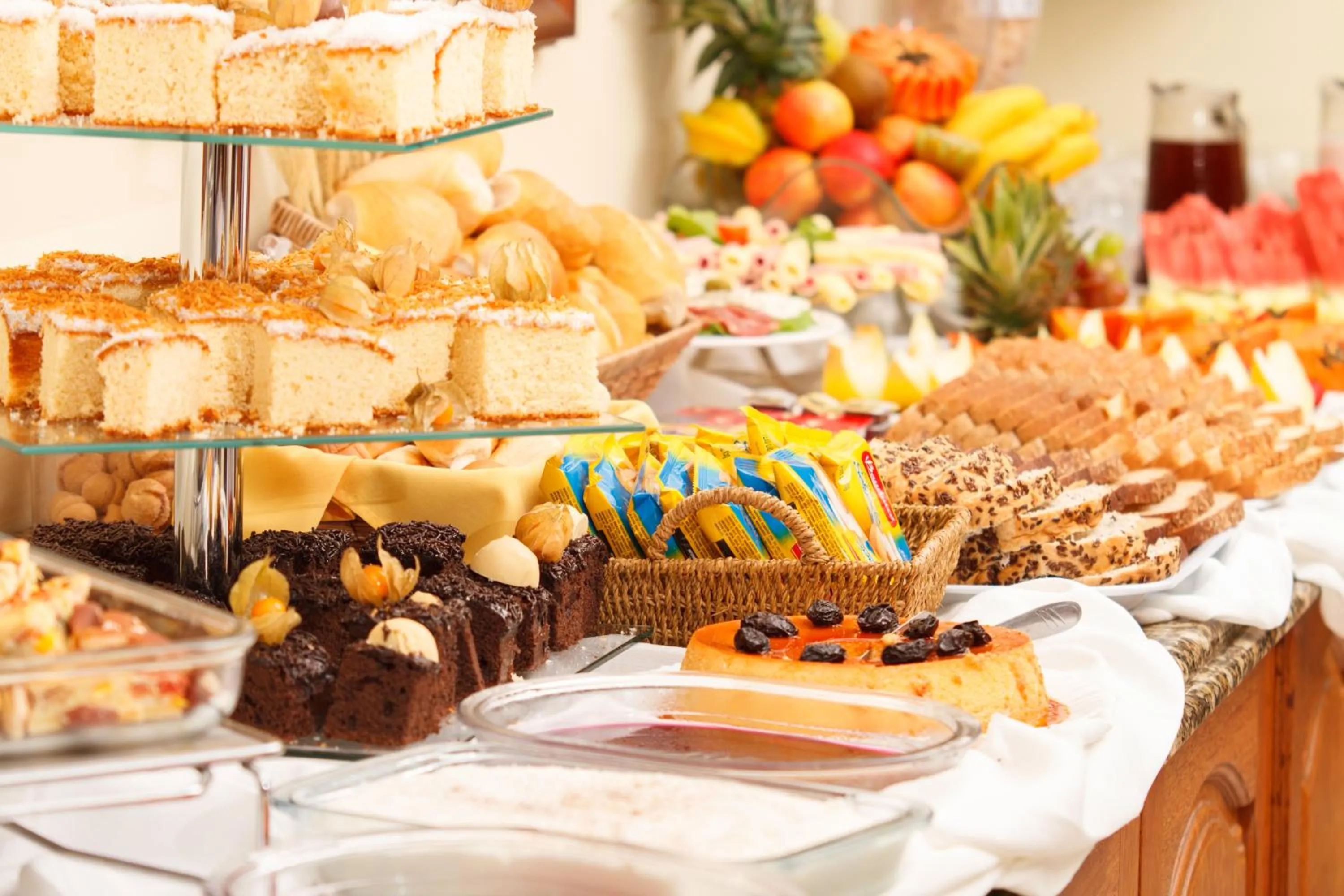 Buffet breakfast in Hotel Cabana Suiça