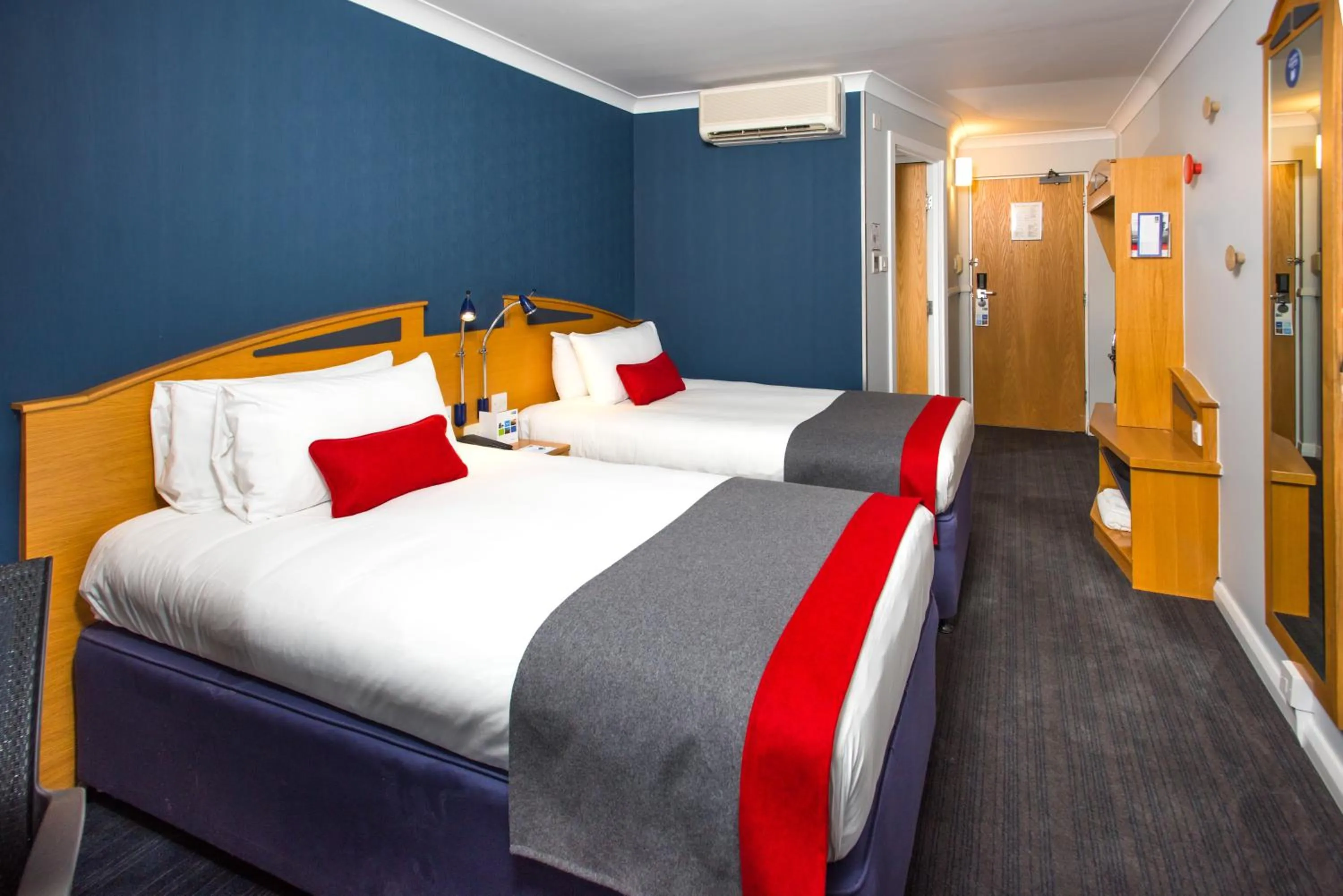 Photo of the whole room, Bed in Holiday Inn Express East Midlands Airport by IHG