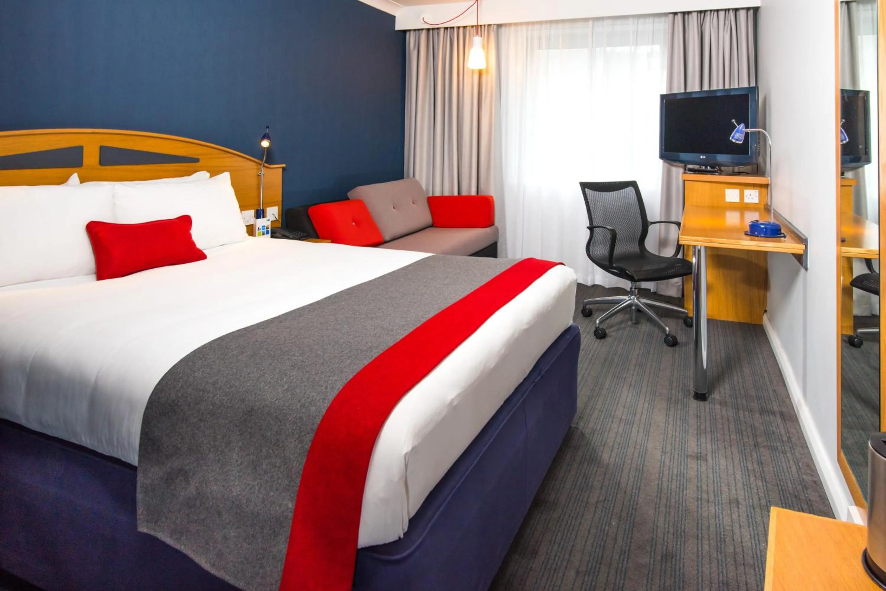 Photo of the whole room, Bed in Holiday Inn Express East Midlands Airport by IHG