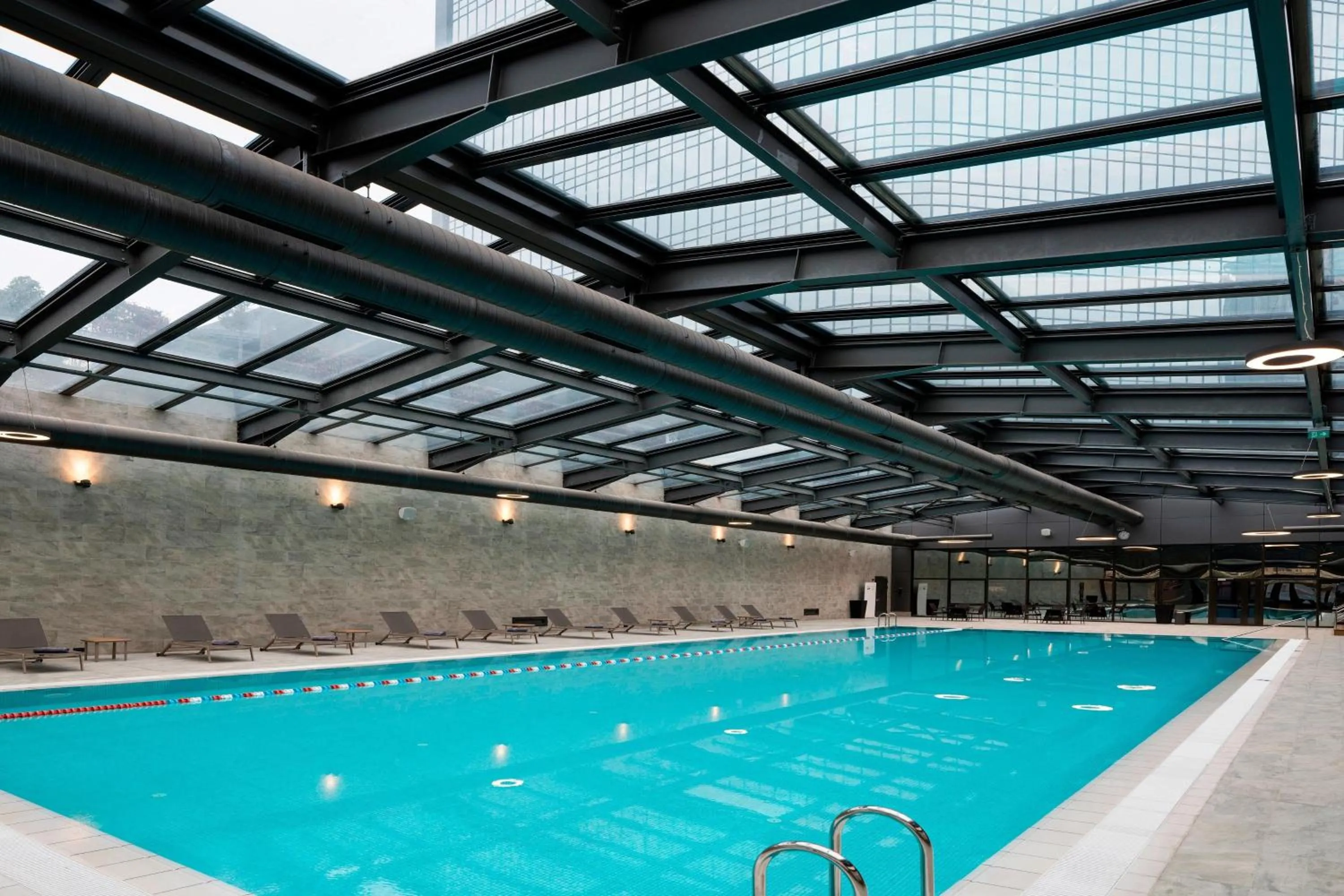 Swimming pool in Sheraton Grand Istanbul Atasehir