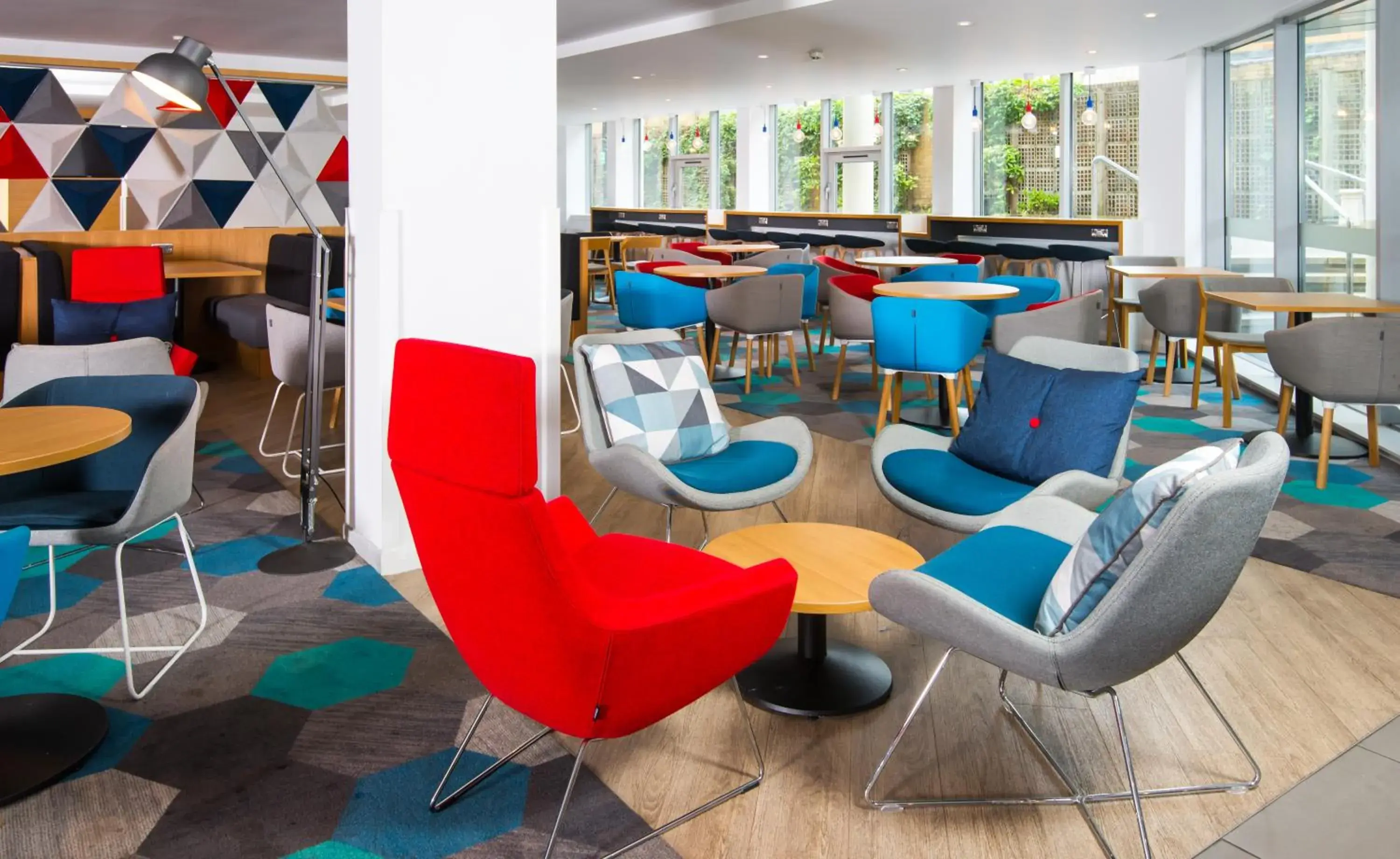 Restaurant/places to eat in Holiday Inn Express London-Hammersmith by IHG Restaurant/places to eat in Holiday Inn Express London-Hammersmith by IHG