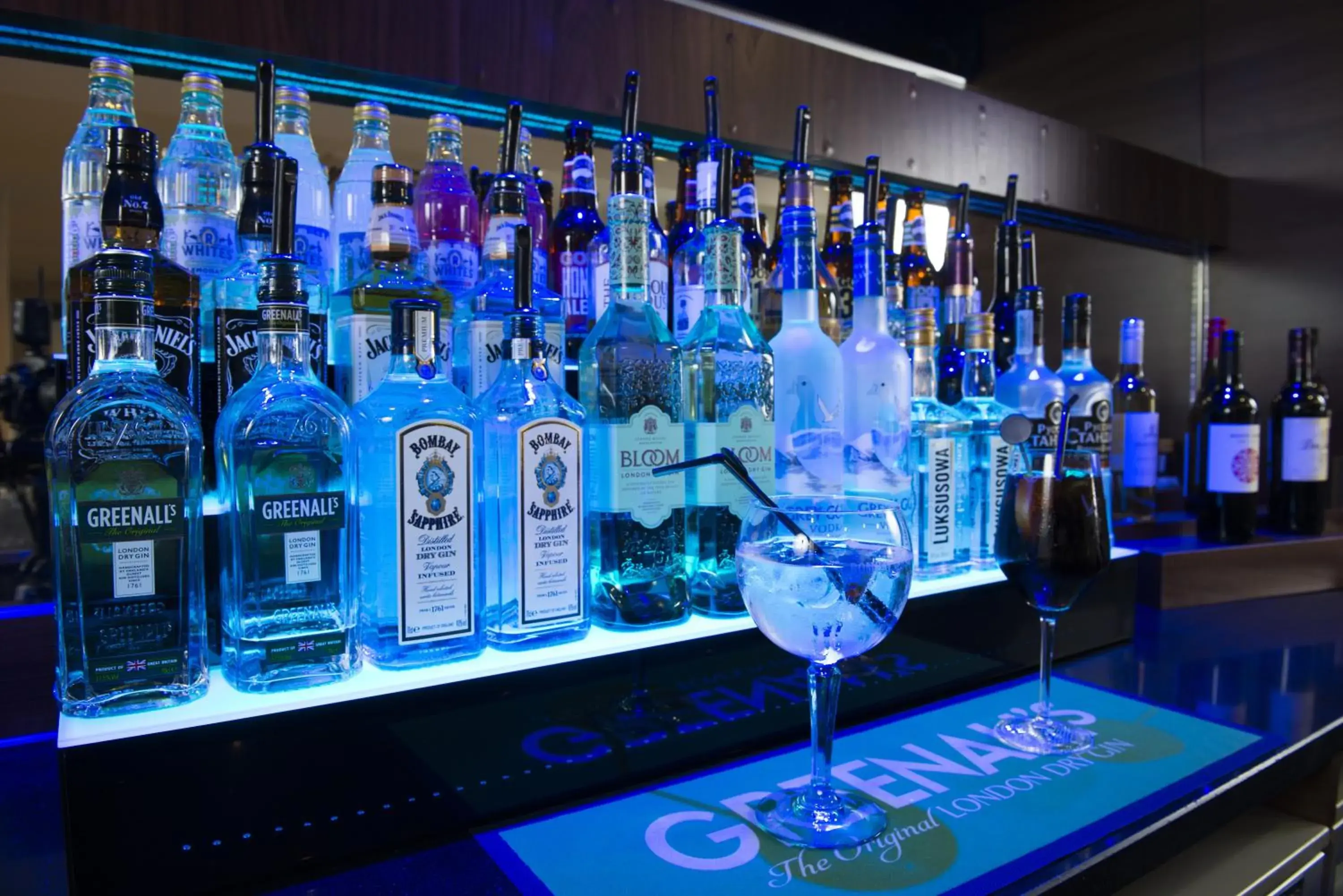 Lounge or bar in Holiday Inn Express London-Hammersmith by IHG Lounge or bar in Holiday Inn Express London-Hammersmith by IHG