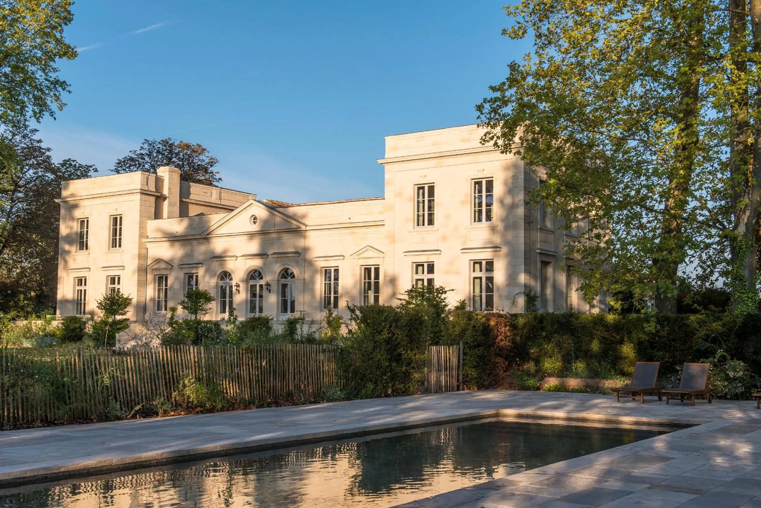 Spring, Property Building in Château Le Pape B&B
