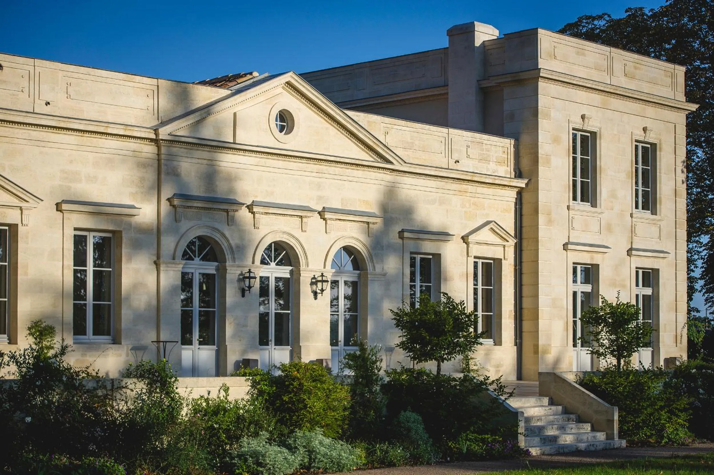 Facade/entrance, Property Building in Château Le Pape B&B