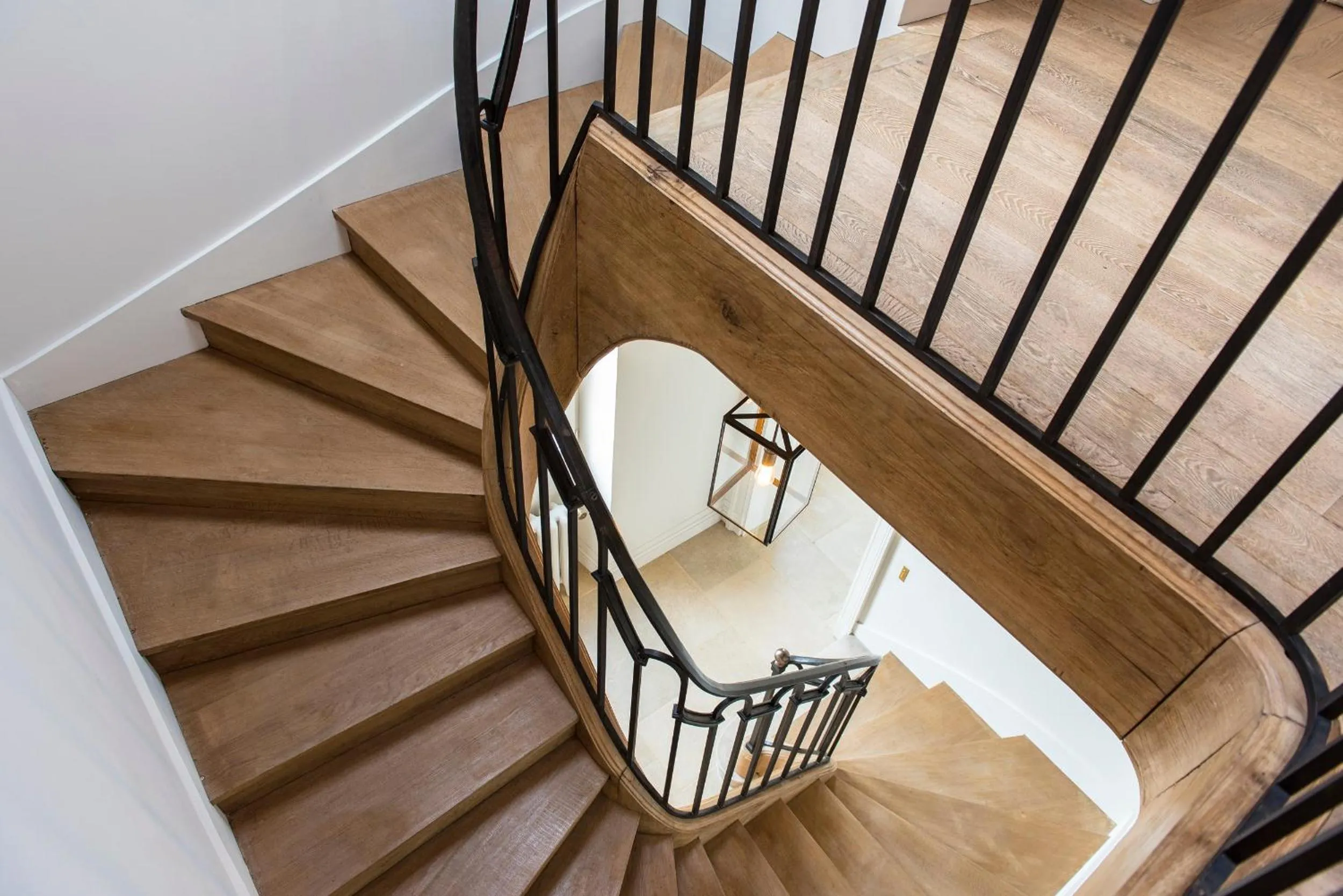 Decorative detail in Château Le Pape B&B